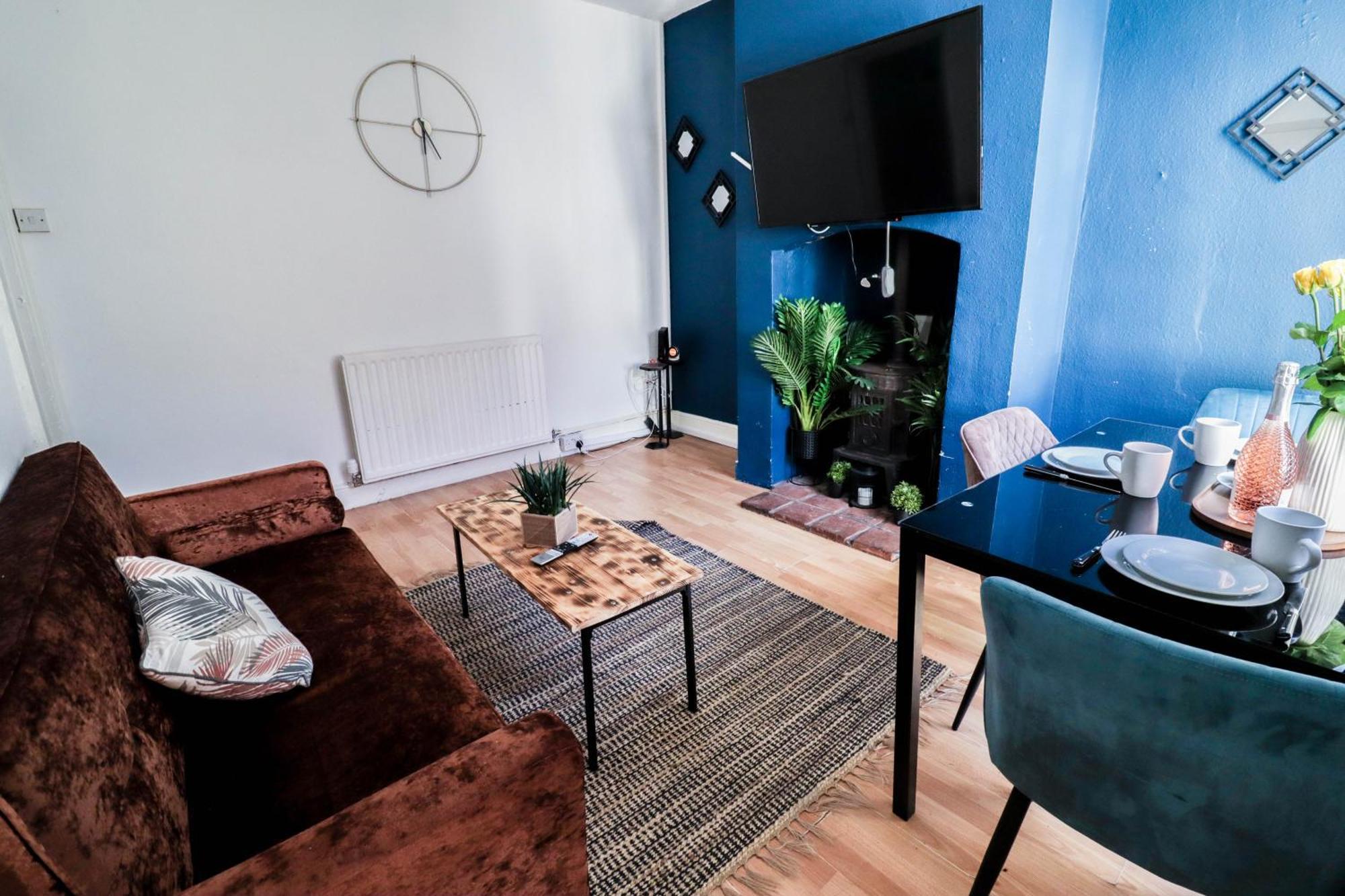 Apartment Prime 4-Bedroom House In The Heart Of The City *
