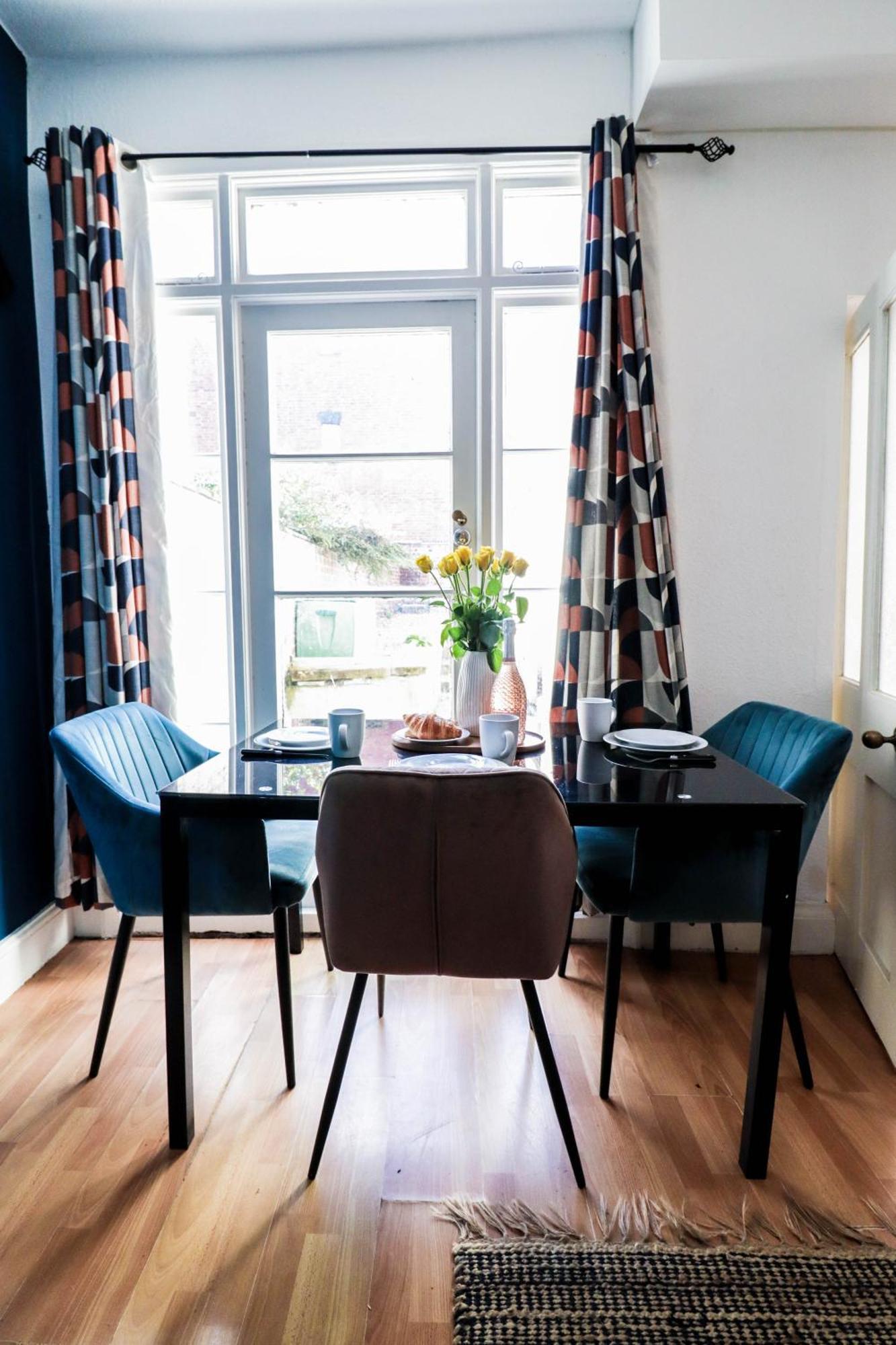 Prime 4-Bedroom House In The Heart Of The City Apartment *
