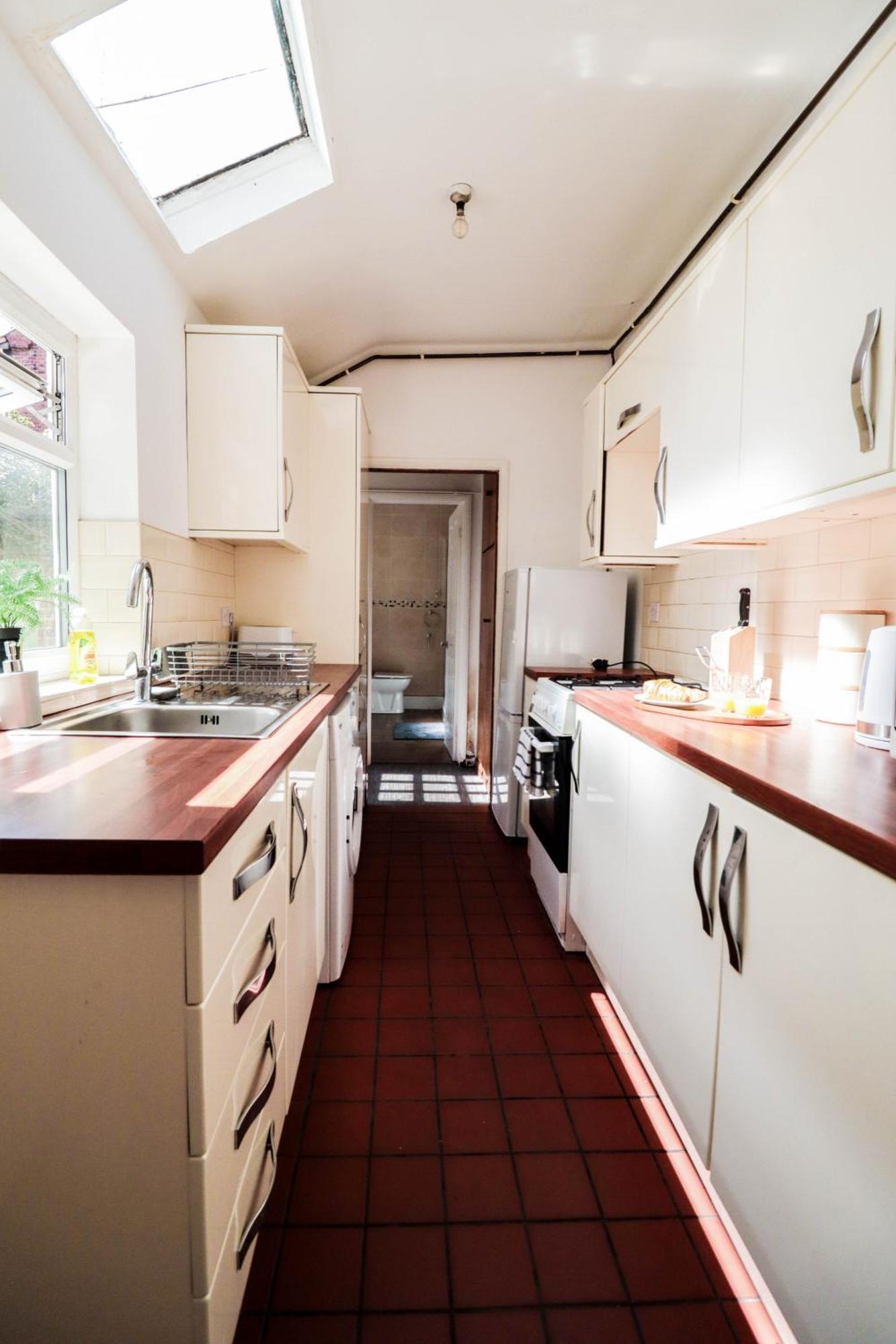 Apartment Prime 4-Bedroom House In The Heart Of The City *