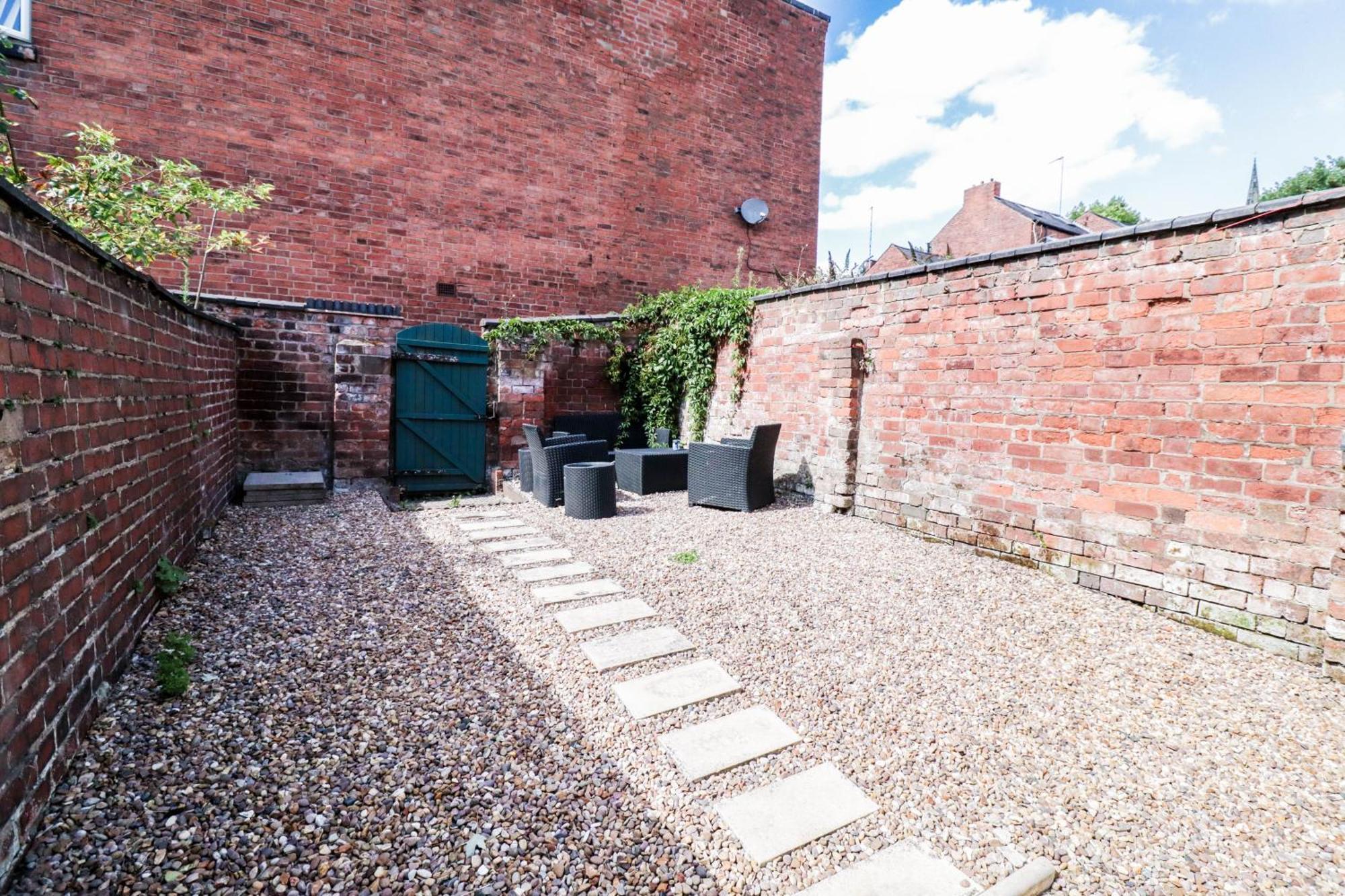Prime 4-Bedroom House In The Heart Of The City Apartment *