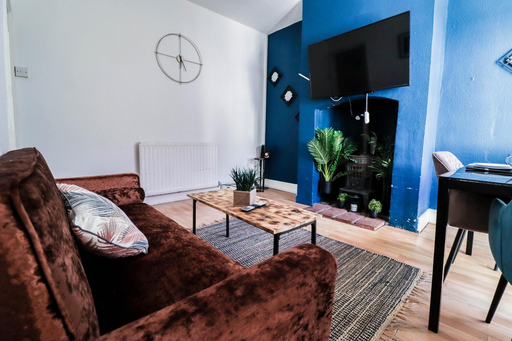 Apartment Prime 4-Bedroom House In The Heart Of The City