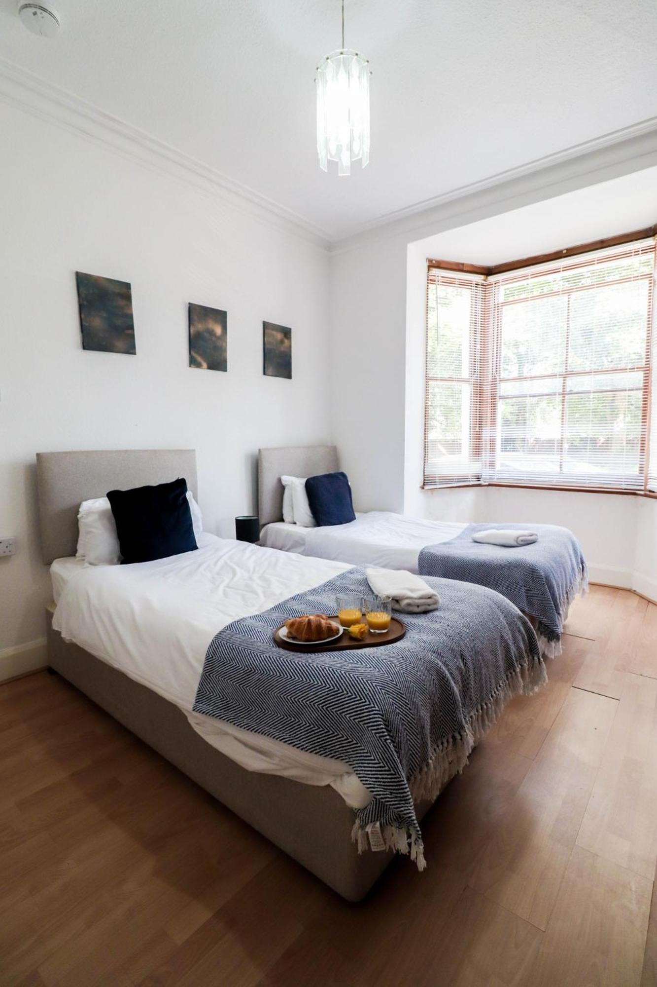 Apartment Prime 4-Bedroom House In The Heart Of The City *