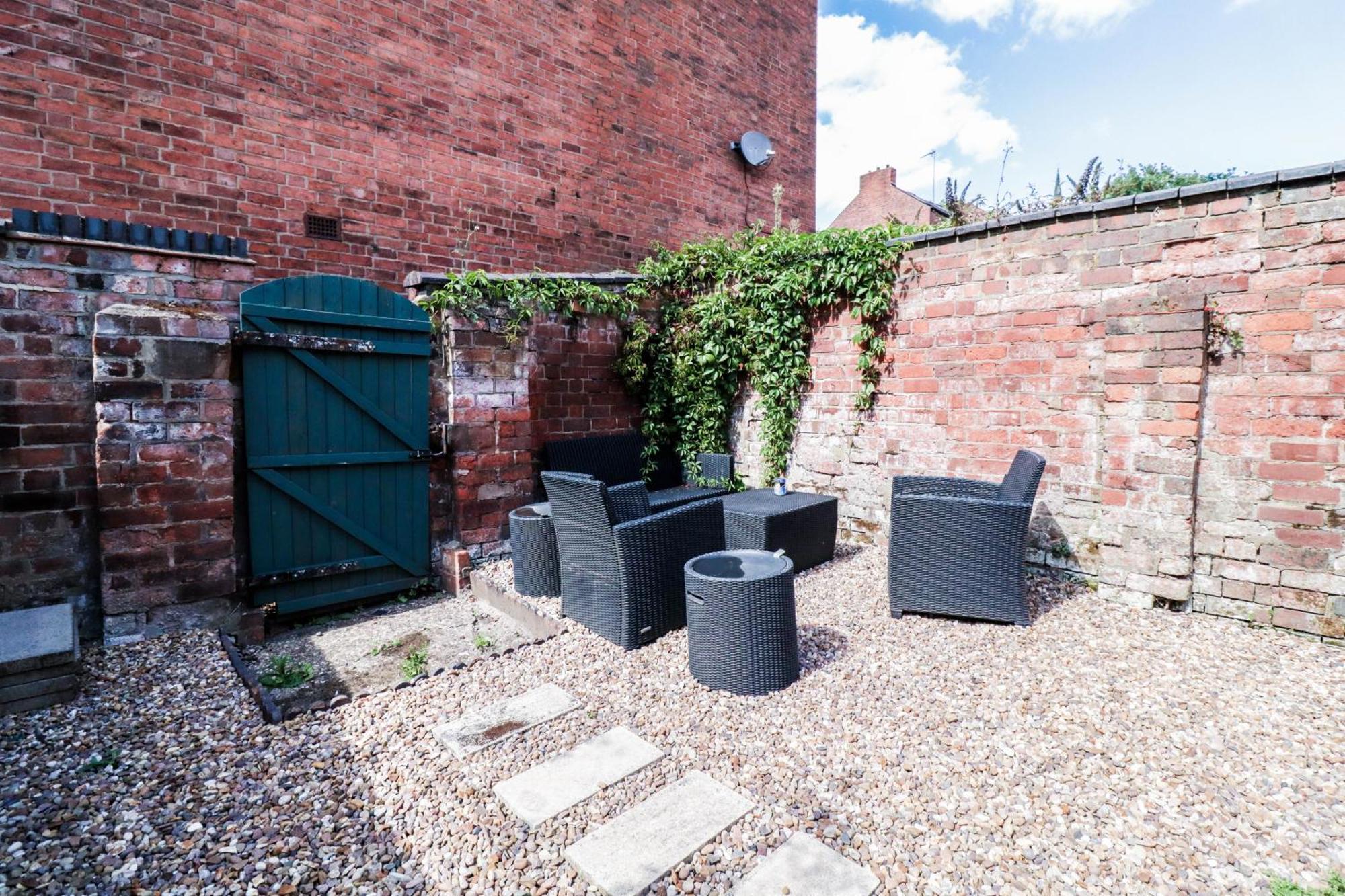 Prime 4-Bedroom House In The Heart Of The City Apartment