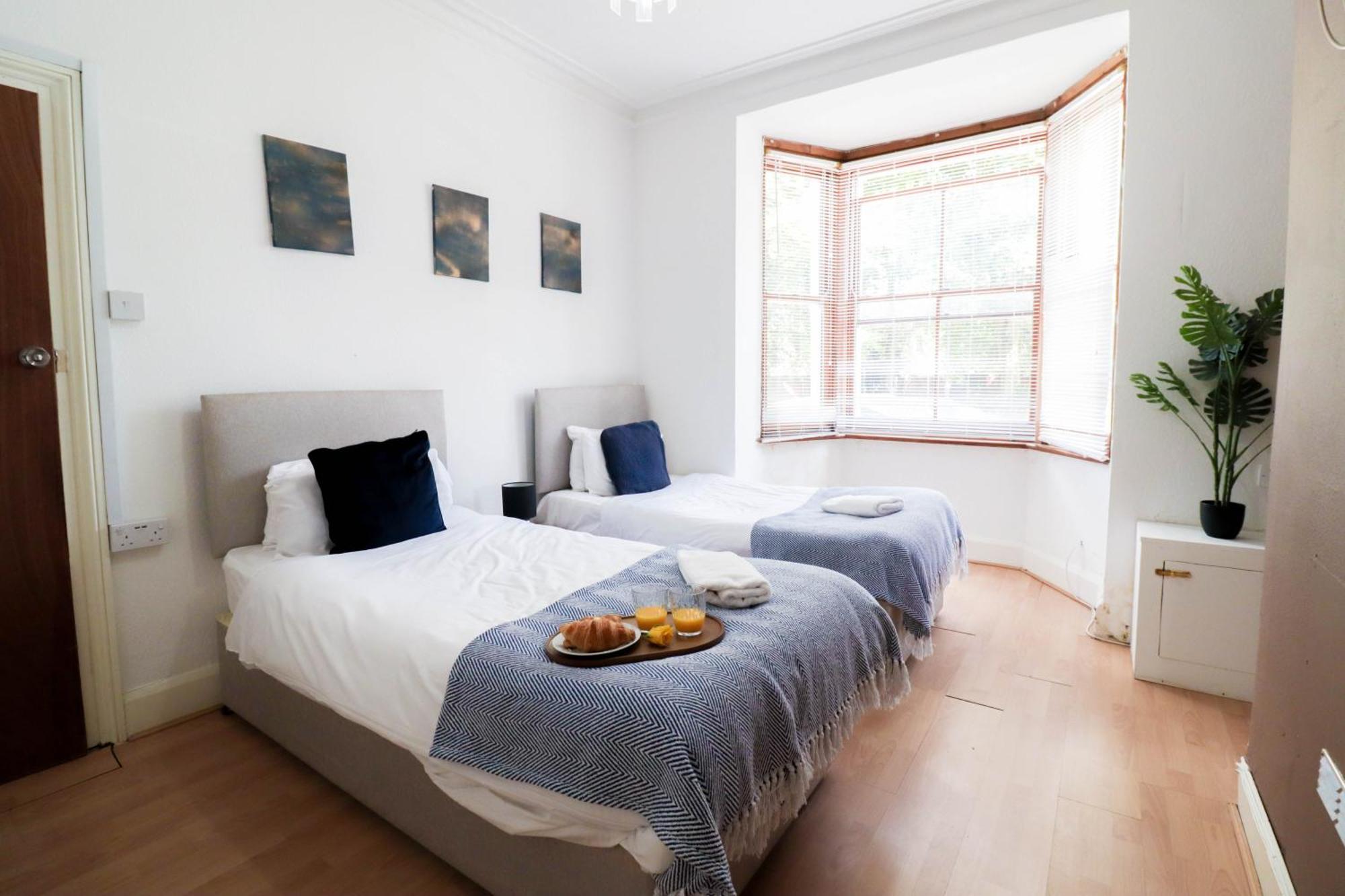 Apartment Prime 4-Bedroom House In The Heart Of The City *