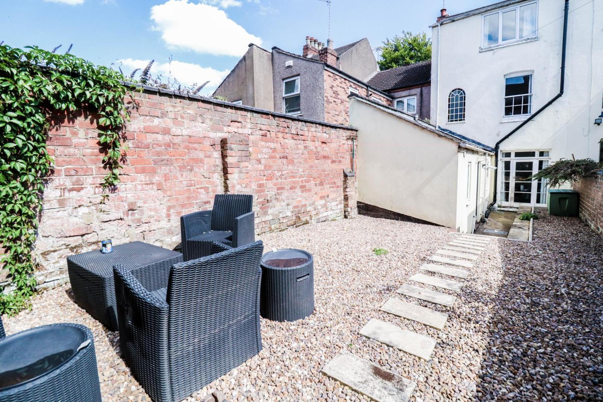 Prime 4-Bedroom House In The Heart Of The City Apartment
