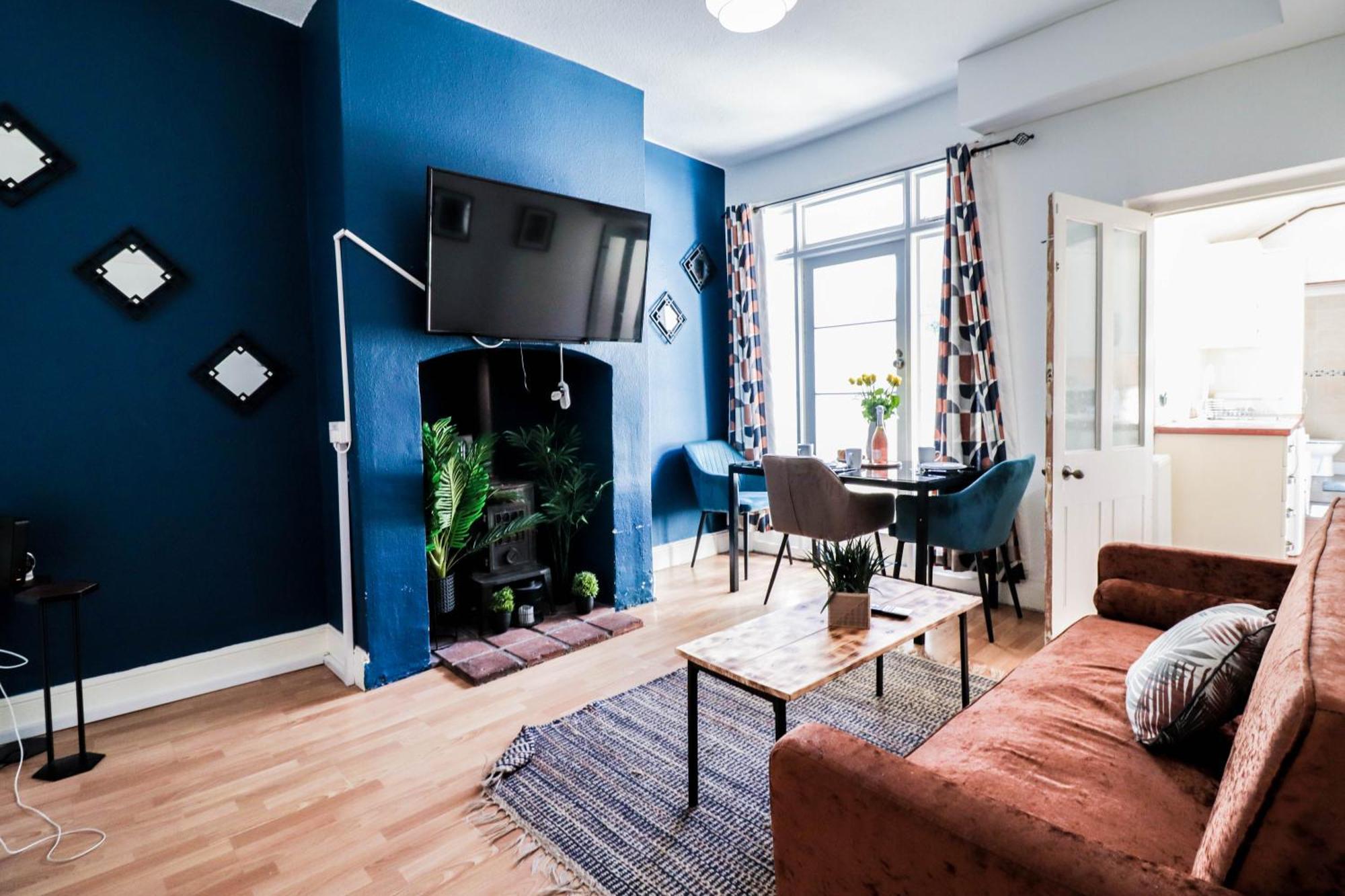 Apartment Prime 4-Bedroom House In The Heart Of The City