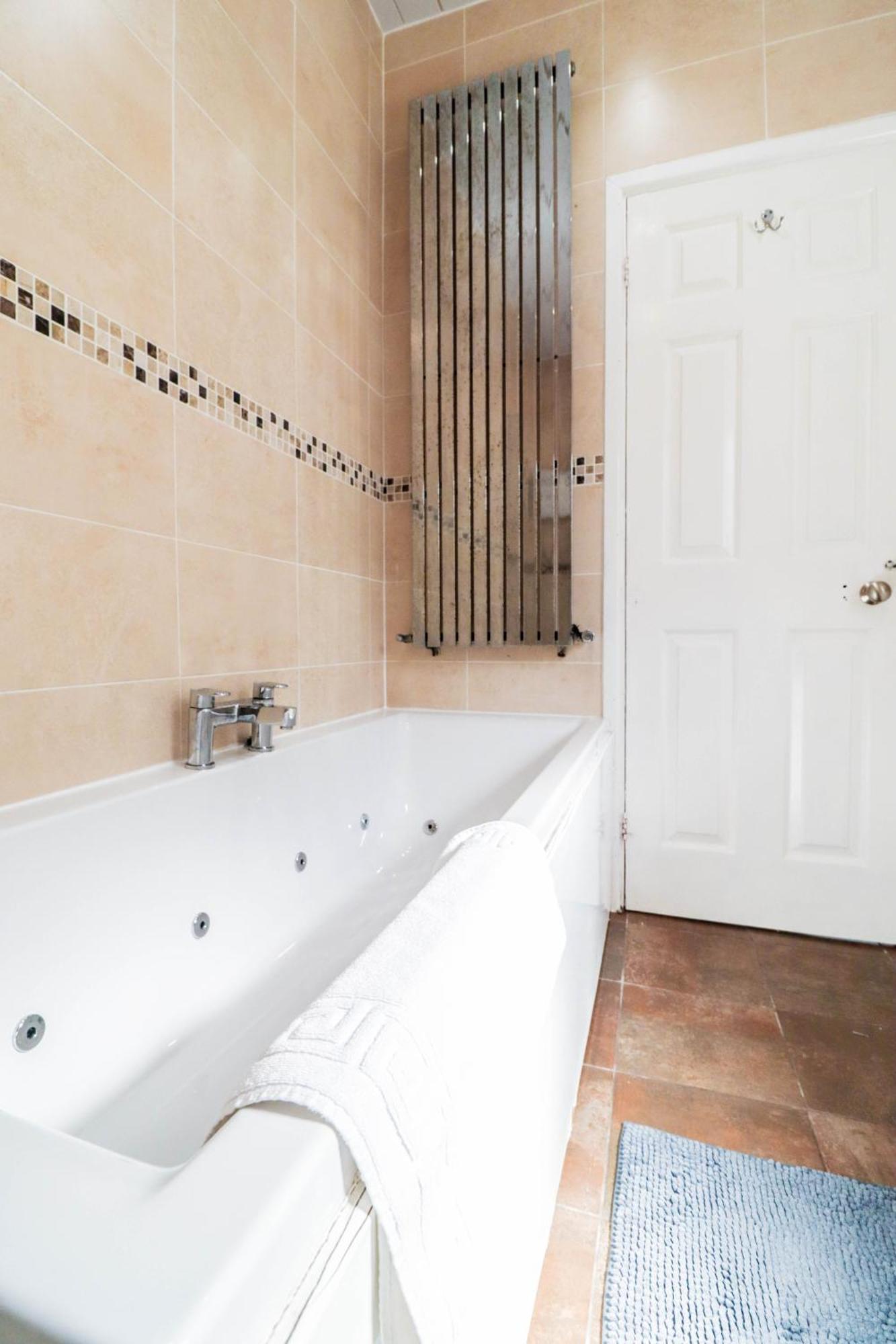 Prime 4-Bedroom House In The Heart Of The City Apartment Coventry