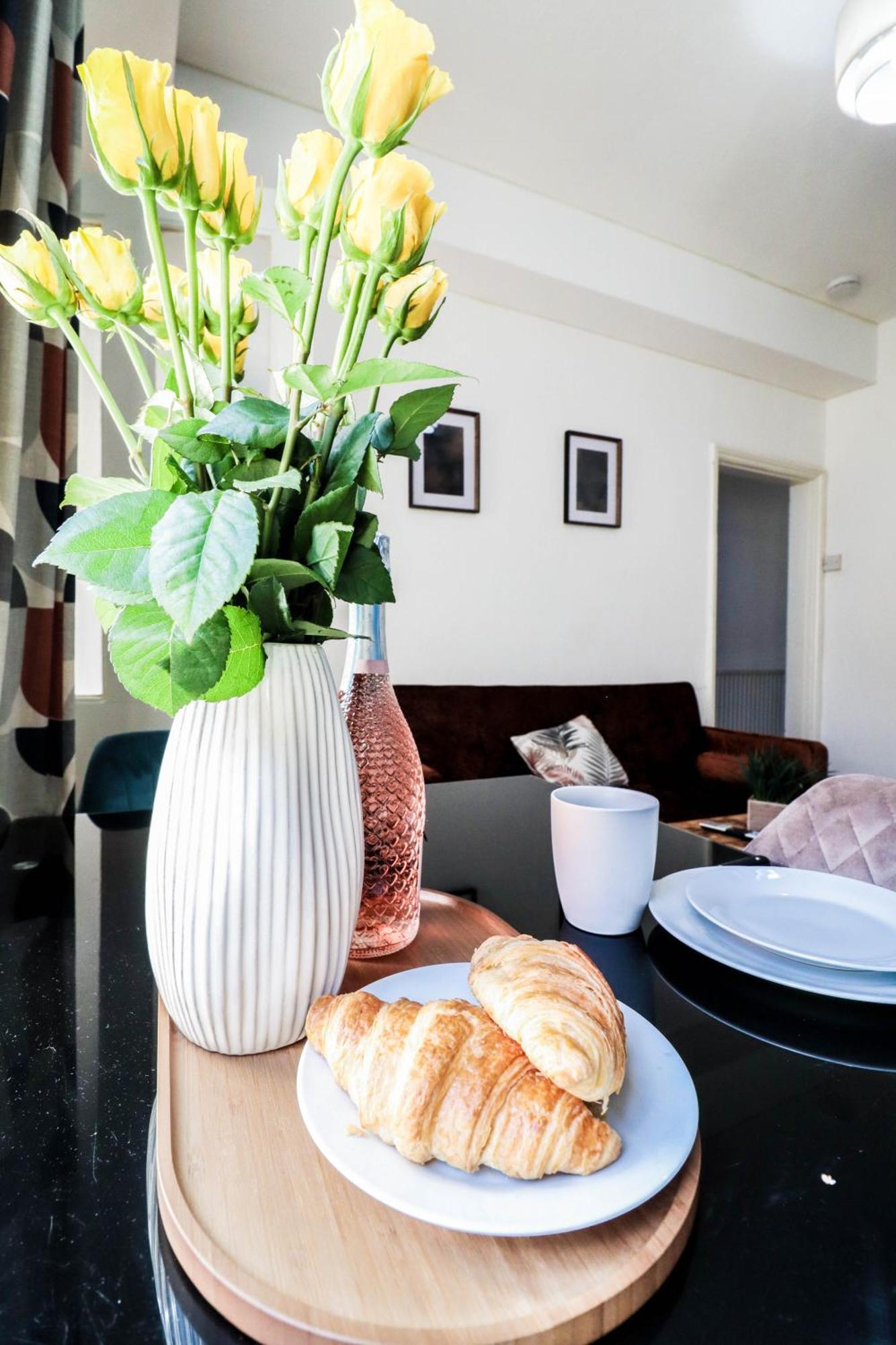 Apartment Prime 4-Bedroom House In The Heart Of The City *