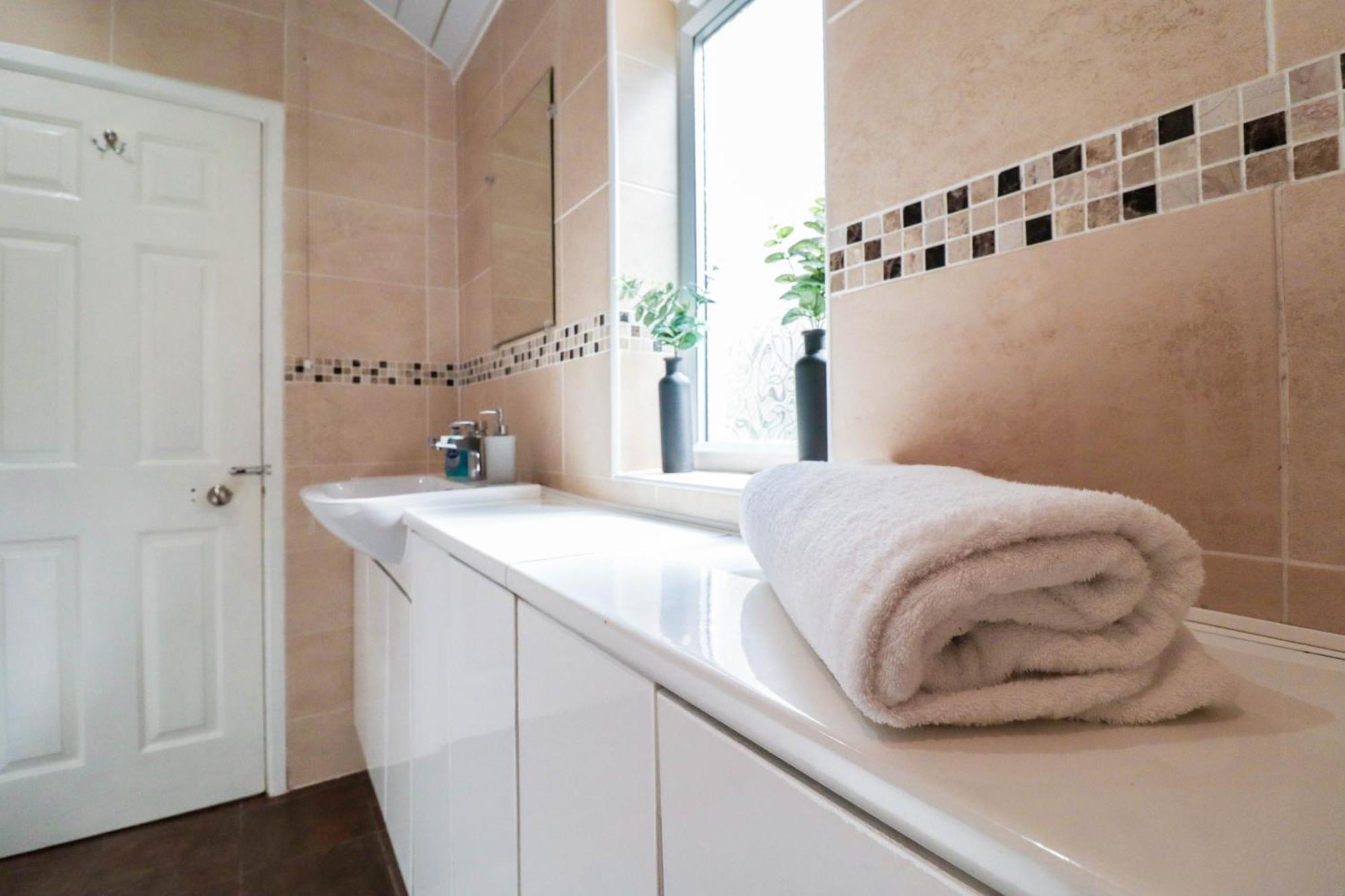 Prime 4-Bedroom House In The Heart Of The City Coventry