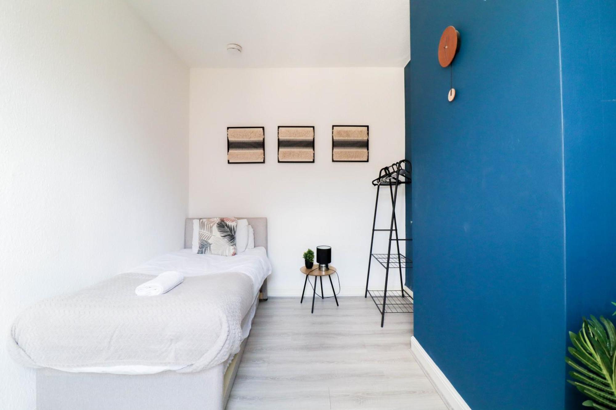 Prime 4-Bedroom House In The Heart Of The City Apartment *