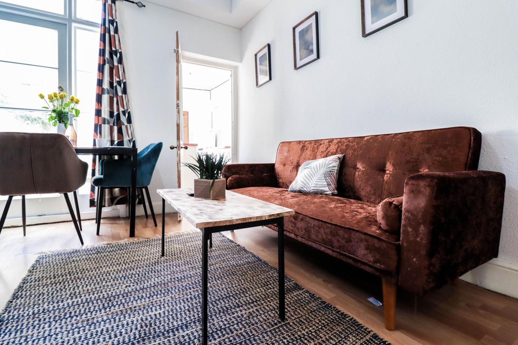 Apartment Prime 4-Bedroom House In The Heart Of The City *
