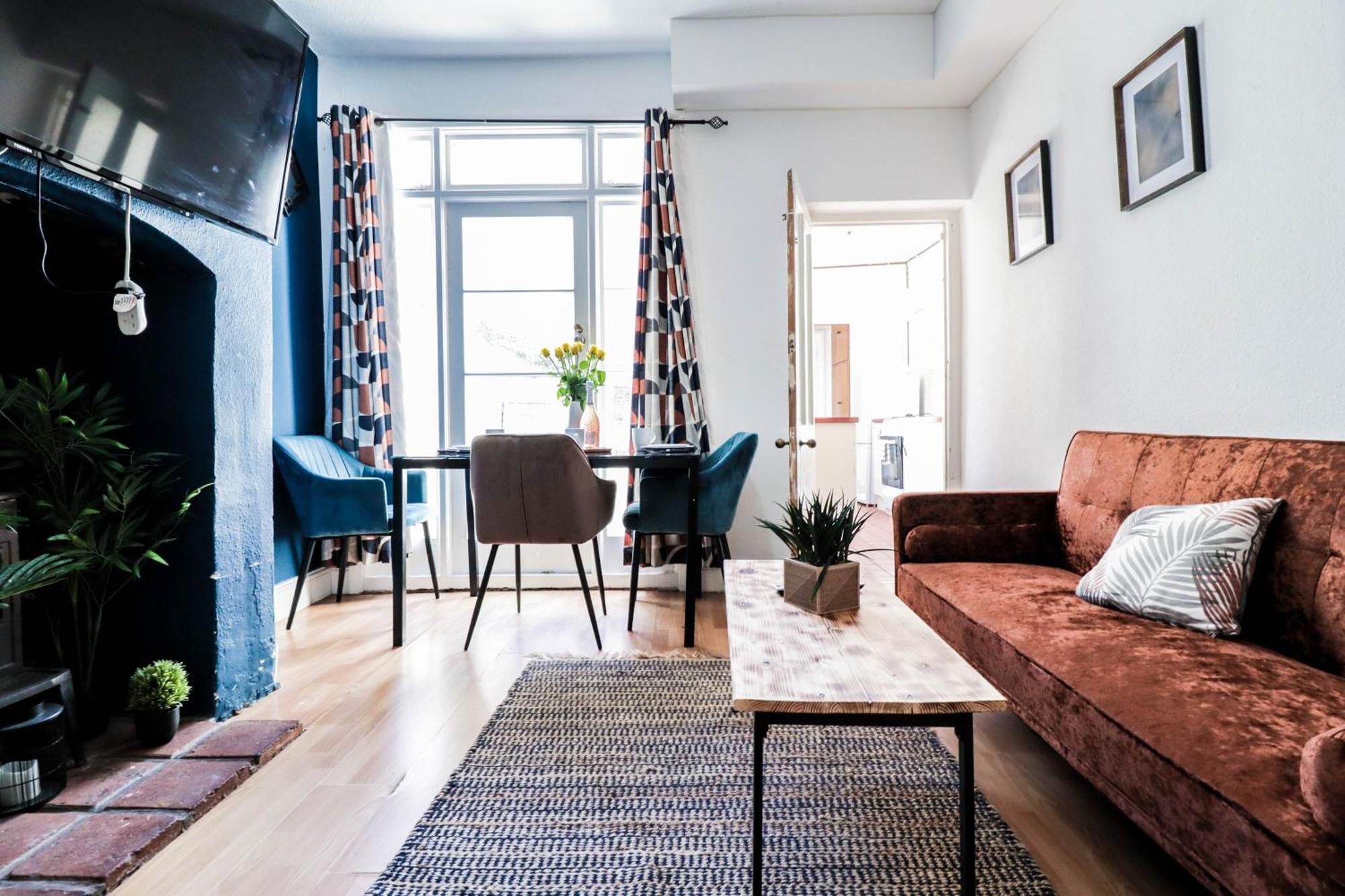 Apartment Prime 4-Bedroom House In The Heart Of The City