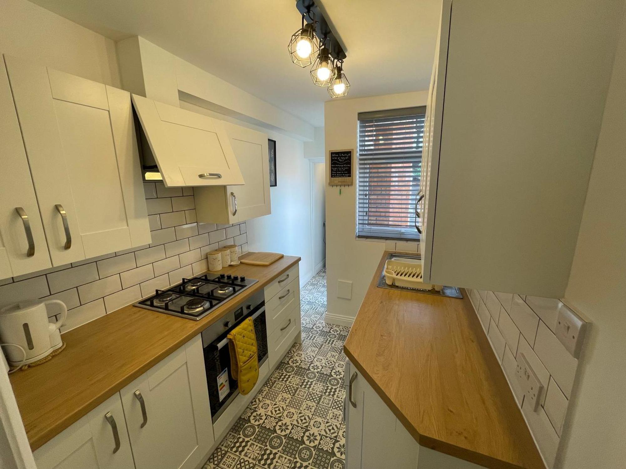 Stylish With Office & Double Beds * Coventry