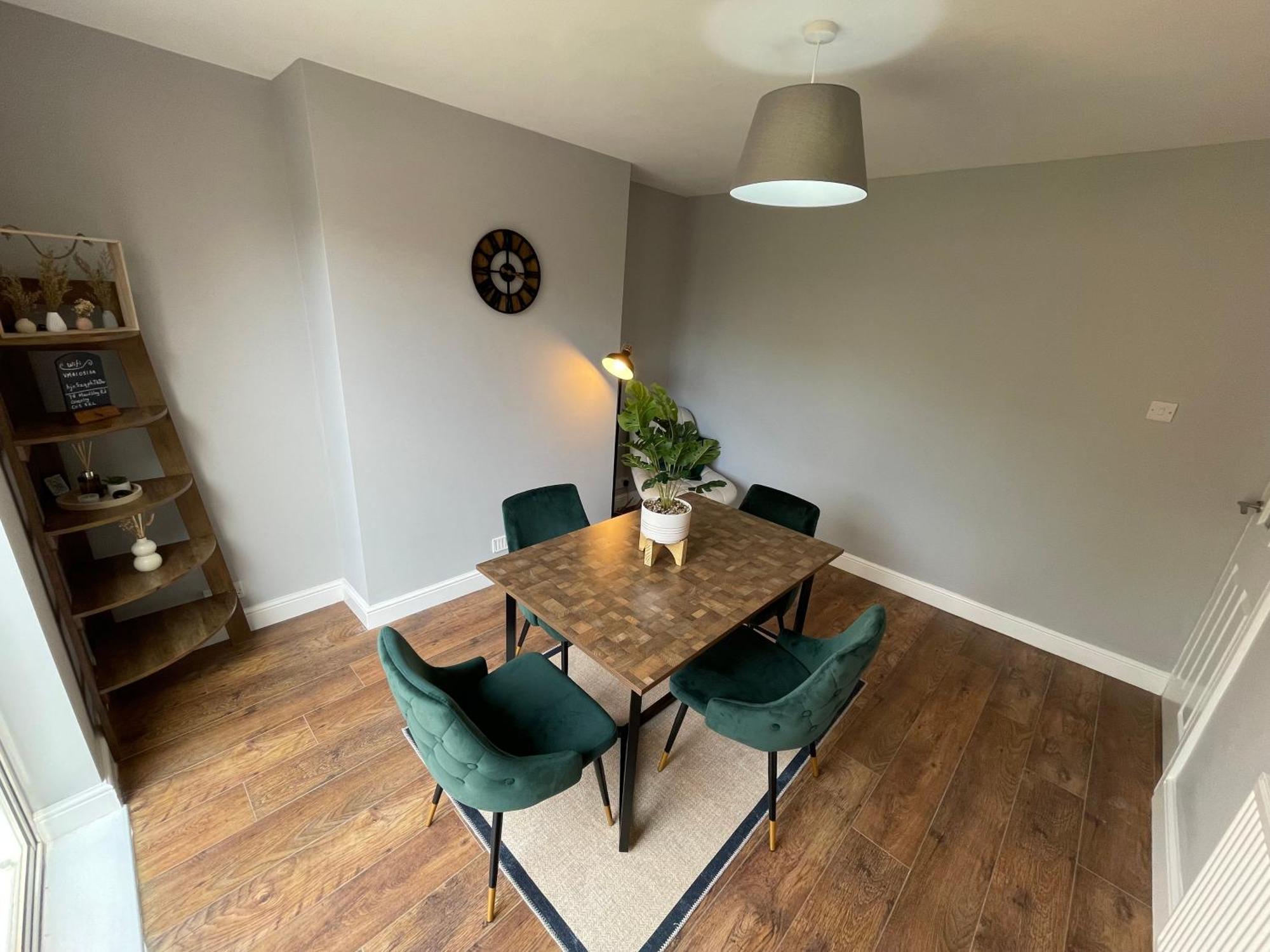 Apartment Stylish With Office & Double Beds