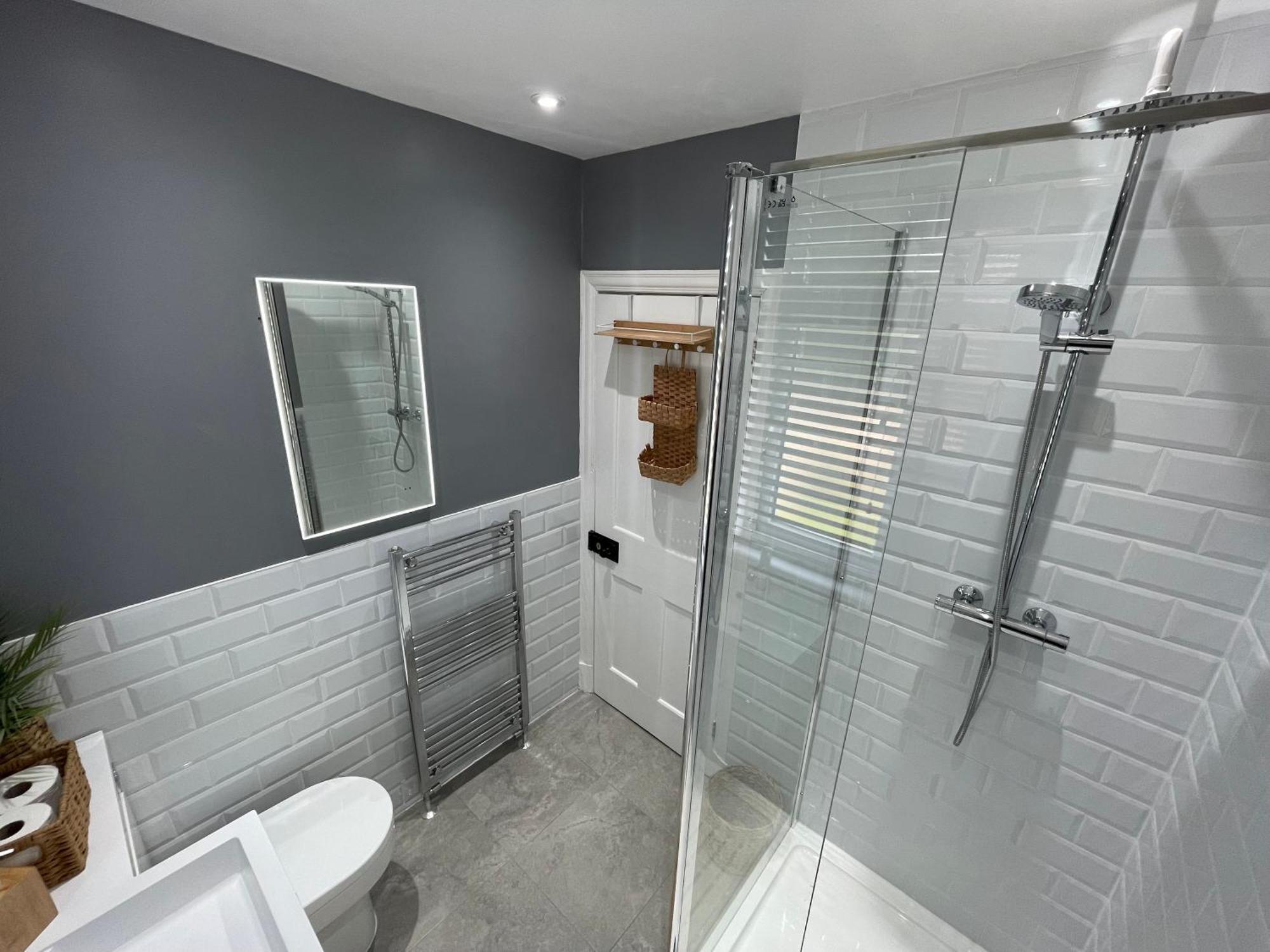 Apartment Stylish With Office & Double Beds *