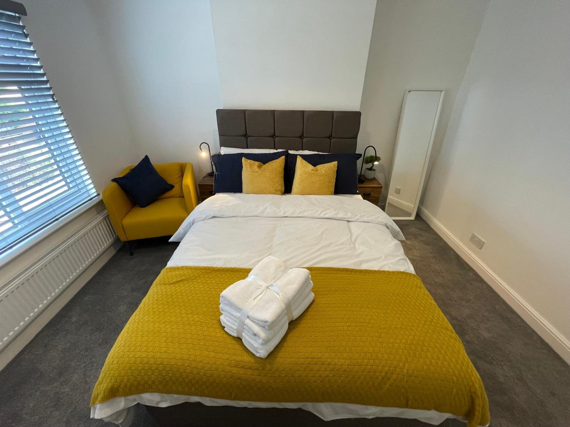 Stylish With Office & Double Beds *
