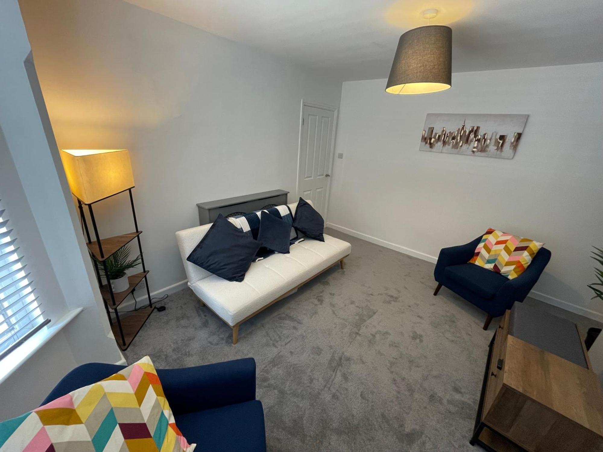 Stylish With Office & Double Beds Apartment Coventry