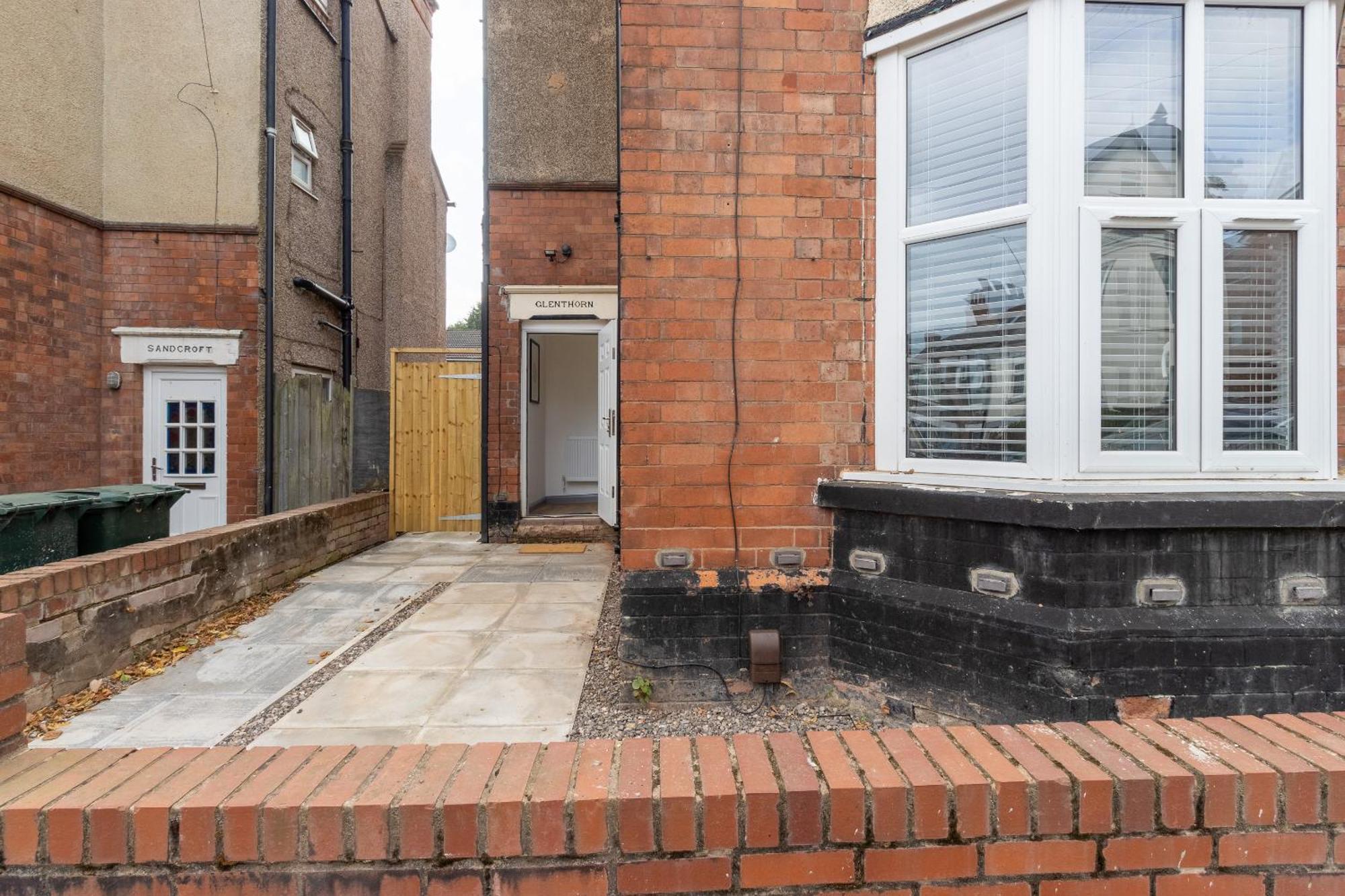Holiday home 7br, 7 En-suite, Free Parking, Wifi , Sleeps 14 Coventry