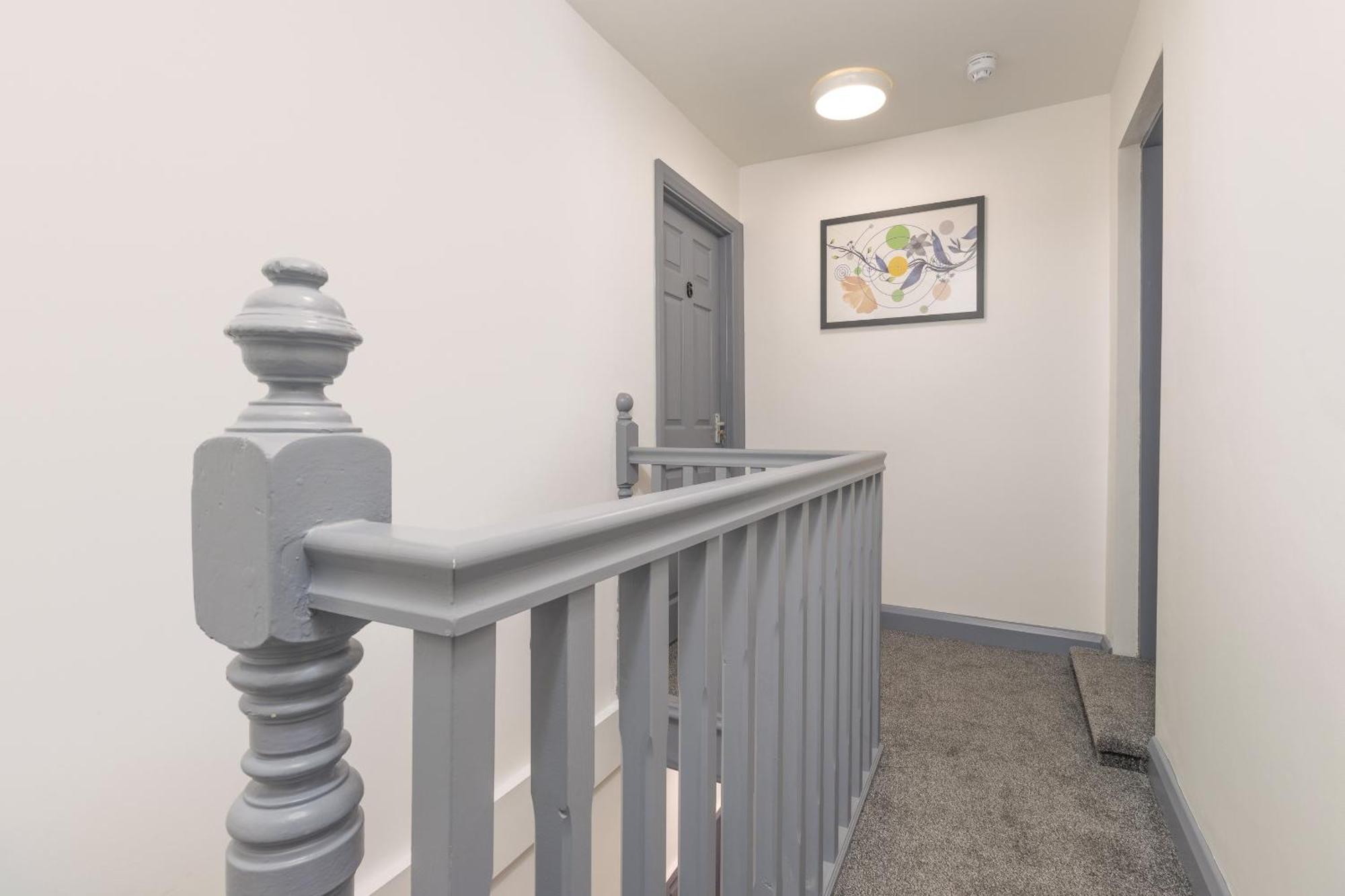 7br, 7 En-suite, Free Parking, Wifi , Sleeps 14 Coventry