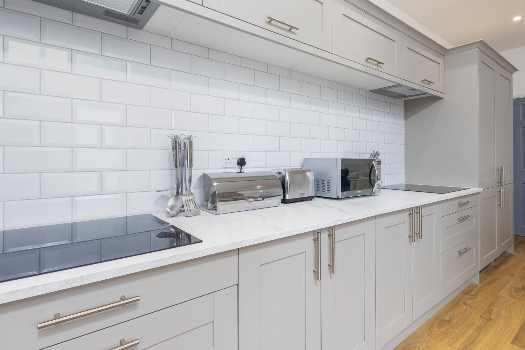 7br, 7 En-suite, Free Parking, Wifi , Sleeps 14 * Coventry