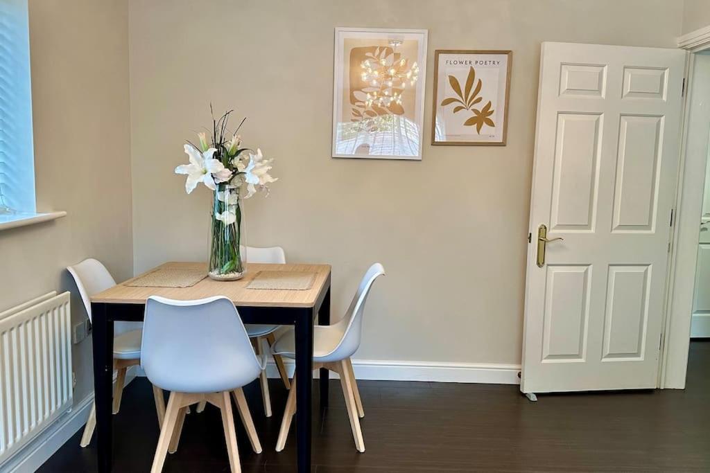 Stylish Flat In Gated Community Coventry