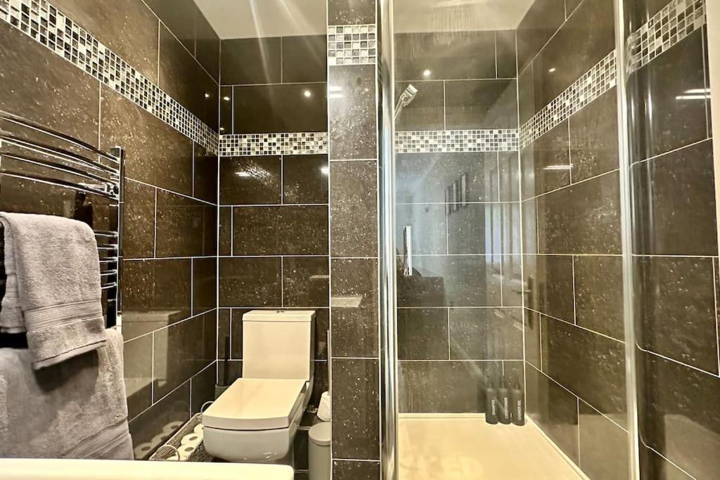 Stylish Flat In Gated Community Coventry