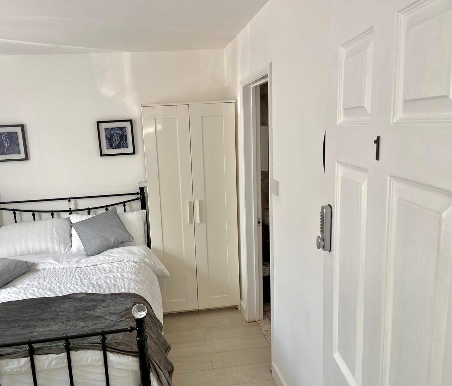Holiday home 4b4b Entire House Sleeps 11 Driveway Parking Near And Centre