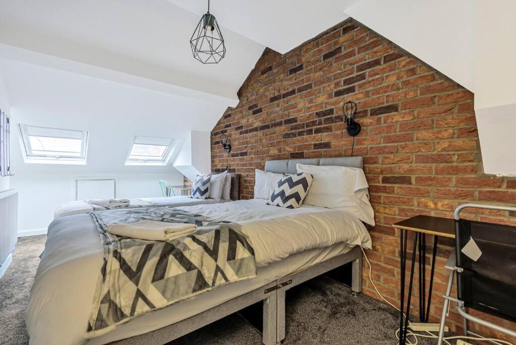 Holiday home Stylish 5 Bedroom 5 Bathroom House Sleeps 10 With Garden, Smart Tv And Free Parking By Yoko Coventry