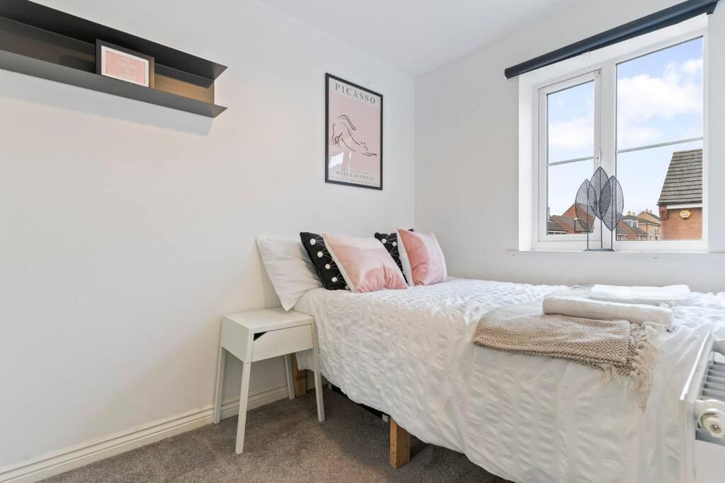 Anglian Retreat - Close To Centre - Free Parking, Fast Wifi And Smart Tv By Yoko Holiday home Coventry