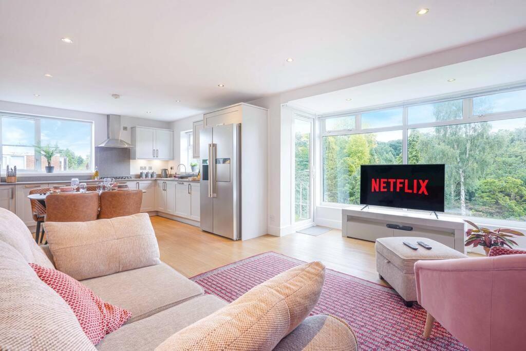 Apartment Stunning 2 Bedroom - Close To Centre - Free Parking, Super-fast Wifi, Smarttv, Private Balcony And Communal Garden By Yoko