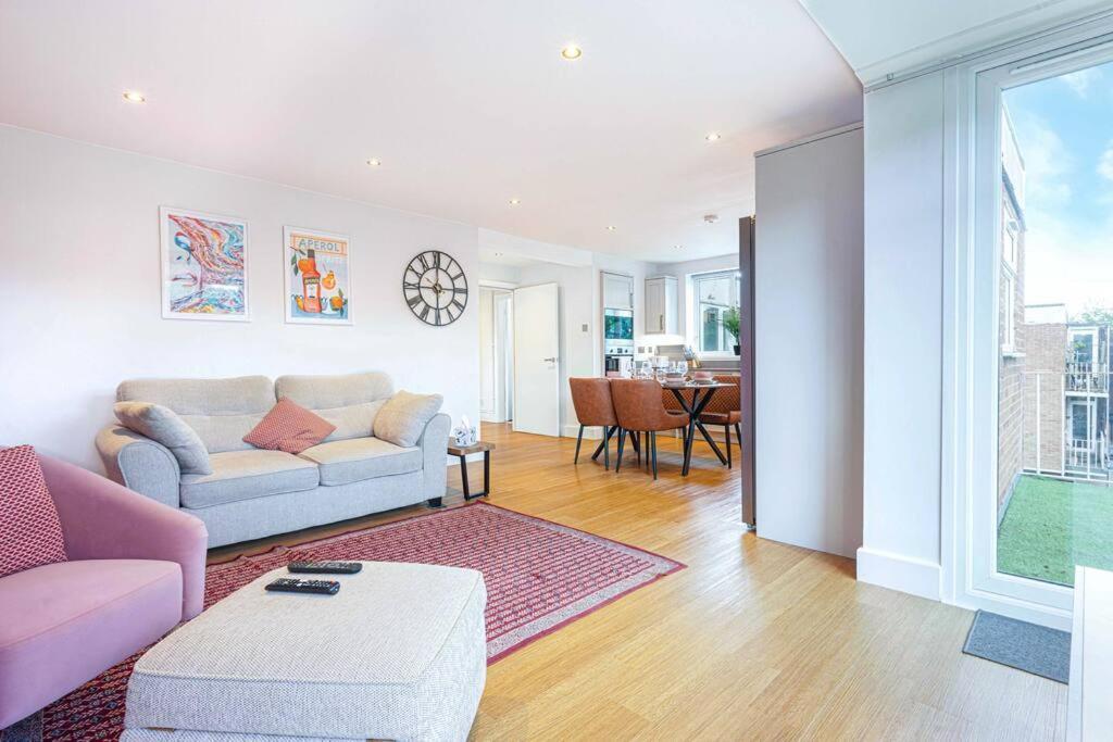 Stunning 2 Bedroom - Close To Centre - Free Parking, Super-fast Wifi, Smarttv, Private Balcony And Communal Garden By Yoko *