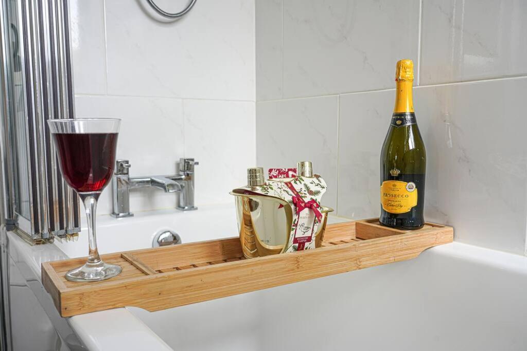 Stunning 2 Bedroom - Close To Centre - Free Parking, Super-fast Wifi, Smarttv, Private Balcony And Communal Garden By Yoko * Coventry