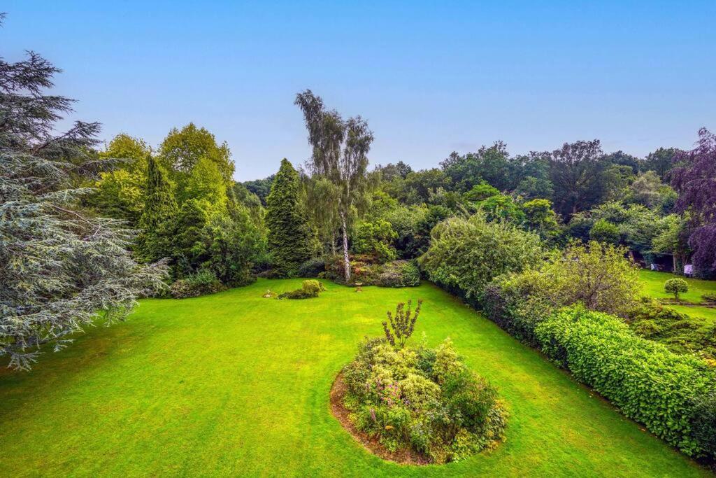 Stunning 2 Bedroom - Close To Centre - Free Parking, Super-fast Wifi, Smarttv, Private Balcony And Communal Garden By Yoko Apartment *