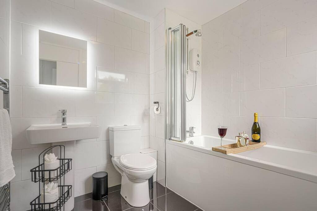 Stunning 2 Bedroom - Close To Centre - Free Parking, Super-fast Wifi, Smarttv, Private Balcony And Communal Garden By Yoko Apartment Coventry