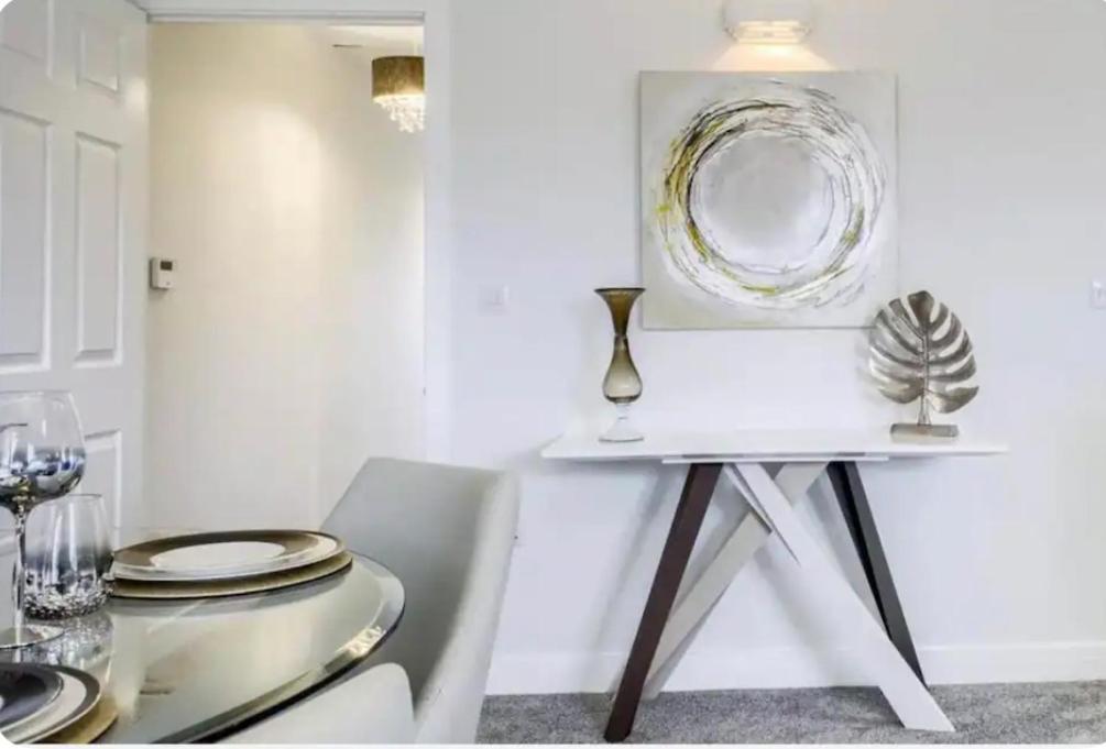 A Luxurious Escape From The Apartment *