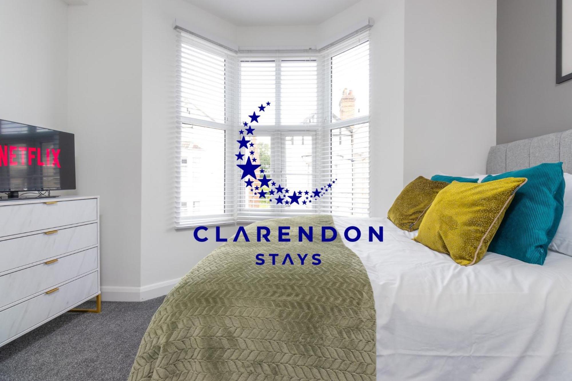 7br, 7 En-suite, Free Parking, Wifi , Sleeps 14 Holiday home Coventry