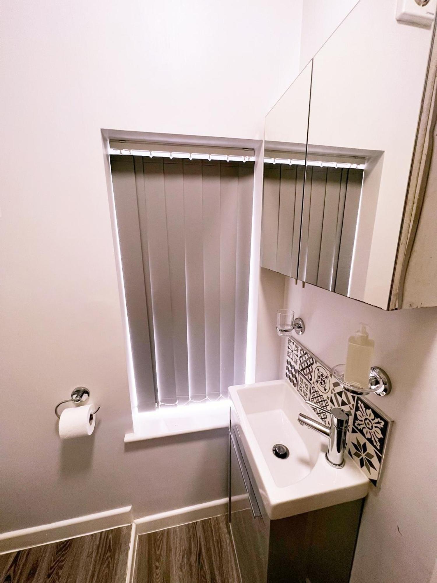 Bed & Breakfast 51 Kingsway Cv2 4ff *