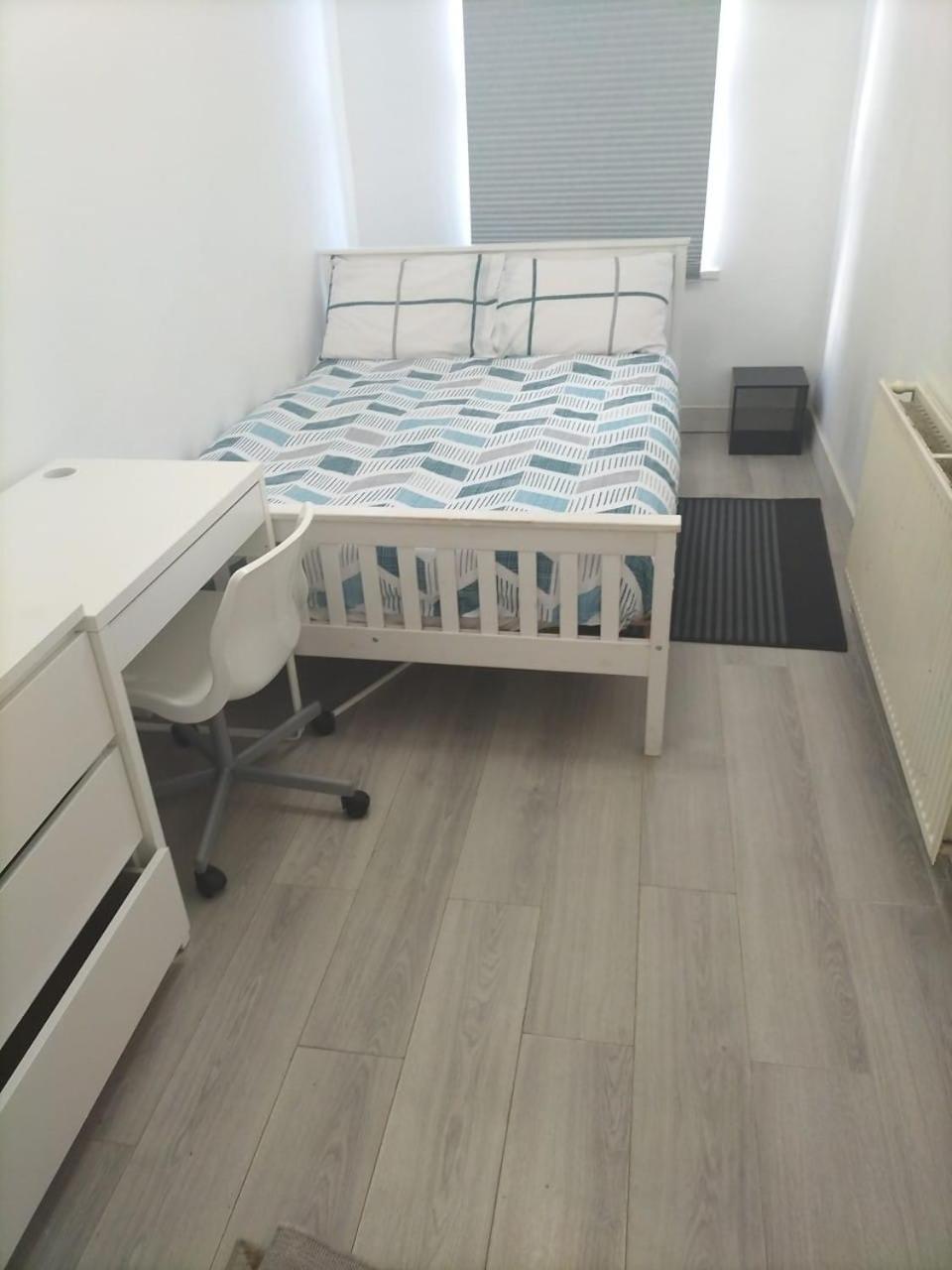 Comfortable Double Bed Located Near Centre, Suitable For Contractors Health Care Professionals Or Long Business In Or Delightful Holidays In Or Within The West Midlands Area Free Wifi Tea And Coffee Provided * Coventry