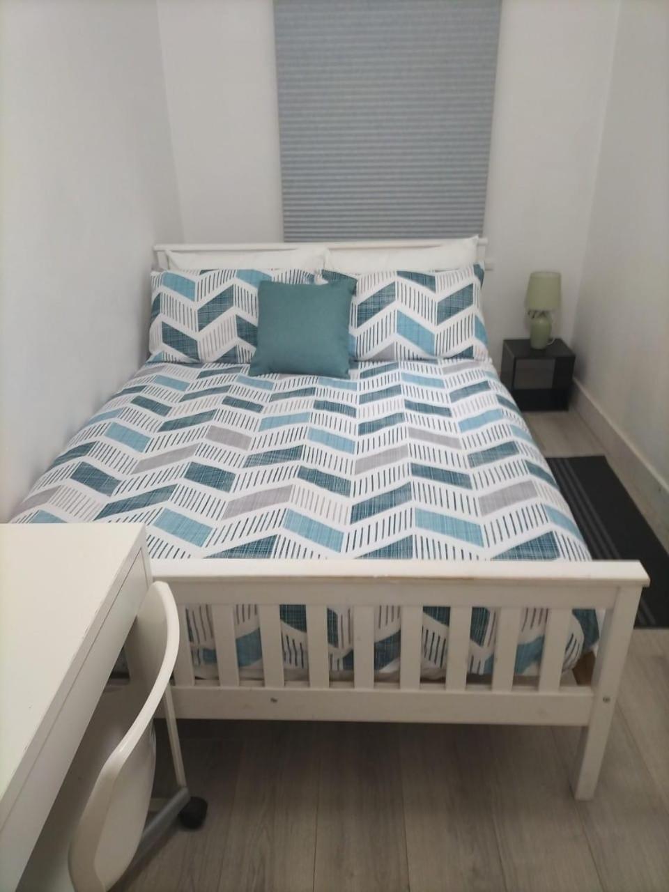 Homestay Comfortable Double Bed Located Near Centre, Suitable For Contractors Health Care Professionals Or Long Business In Or Delightful Holidays In Or Within The West Midlands Area Free Wifi Tea And Coffee Provided Coventry