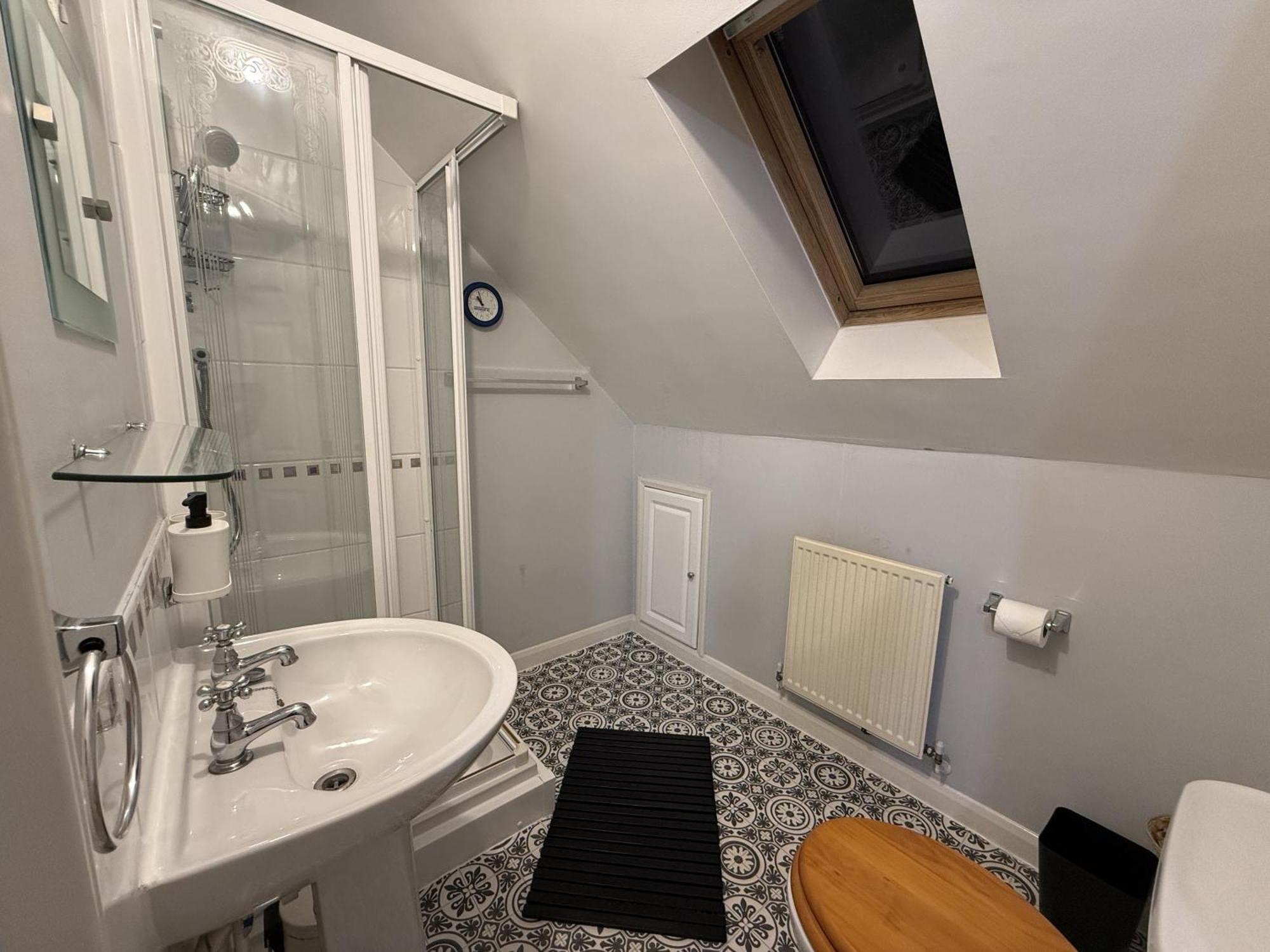 Cov - 3 Bed - Two Park Spaces - Contractors *