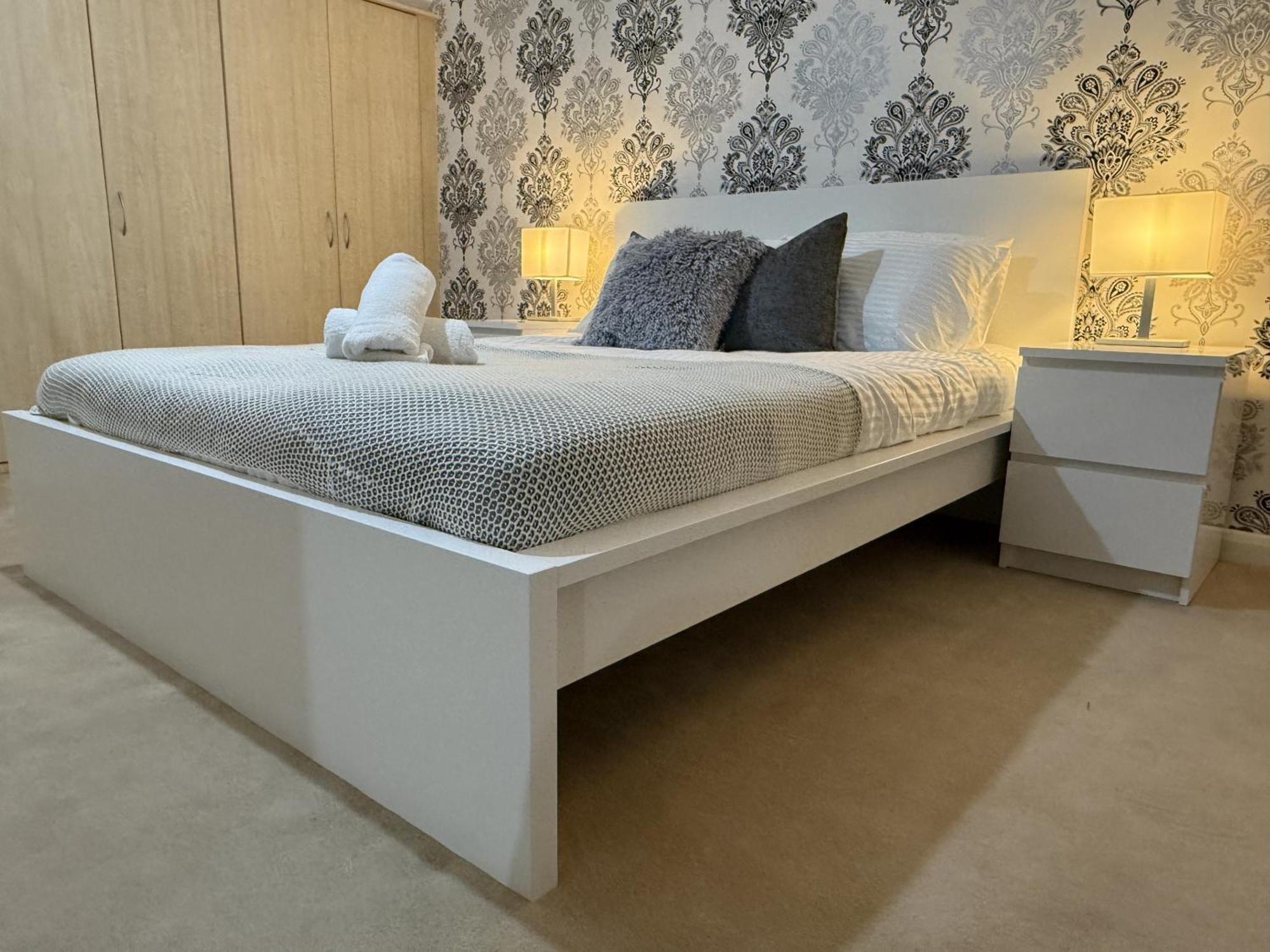 Holiday home Cov - 3 Bed - Two Park Spaces - Contractors
