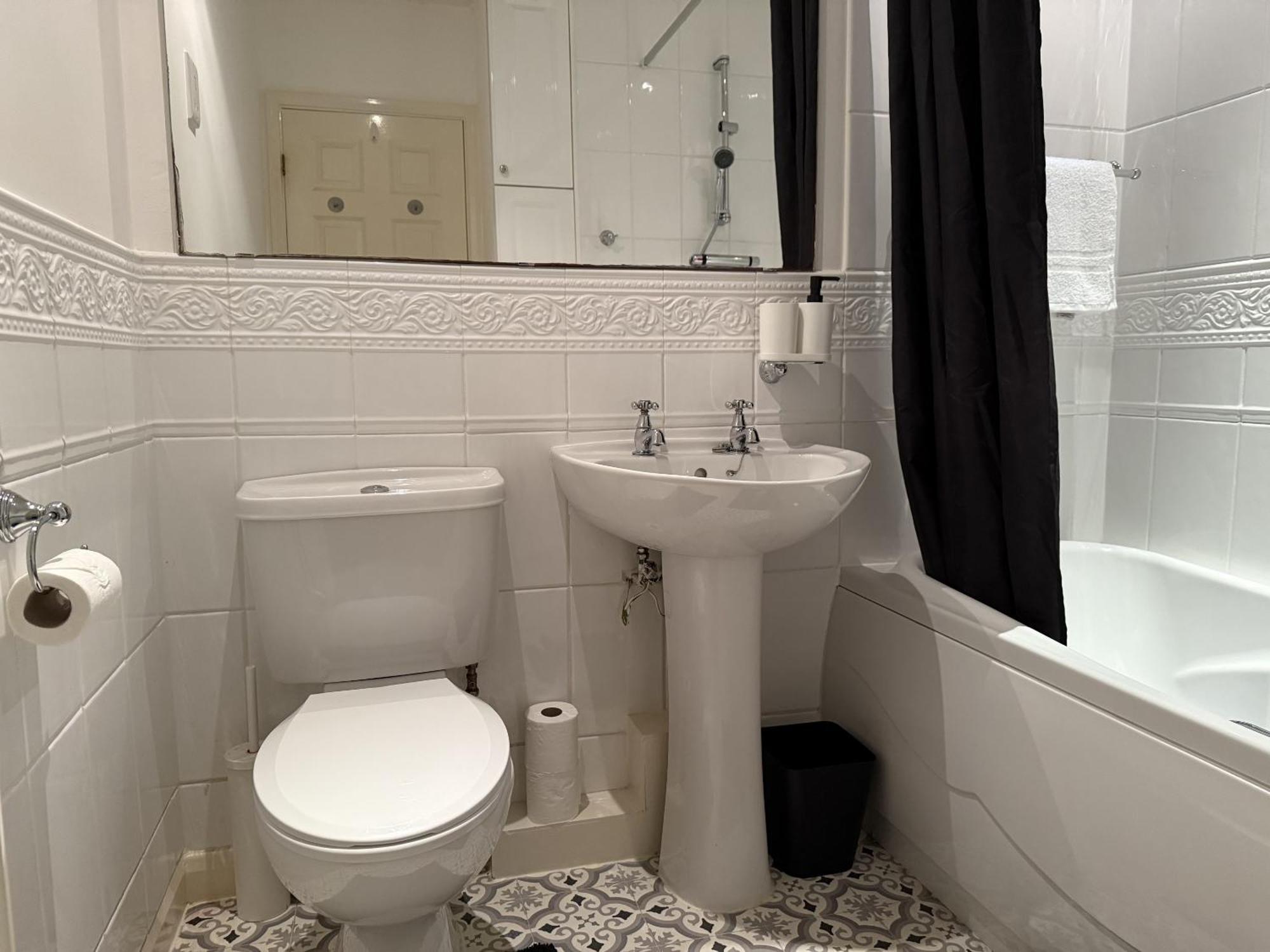 Cov - 3 Bed - Two Park Spaces - Contractors Holiday home *