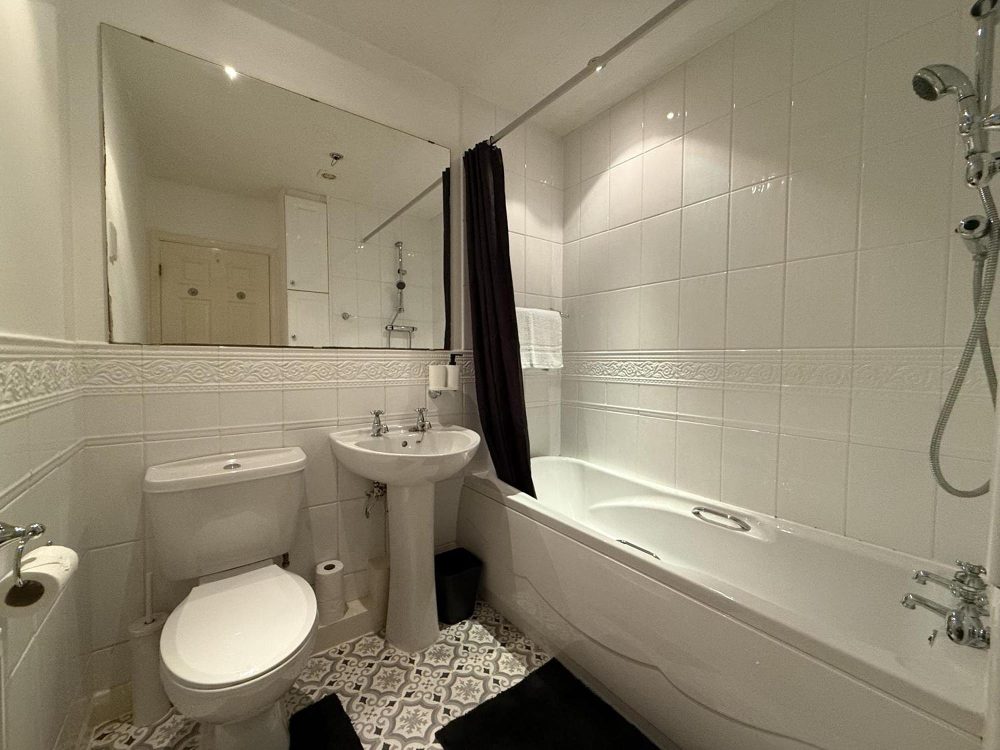 Cov - 3 Bed - Two Park Spaces - Contractors Holiday home *