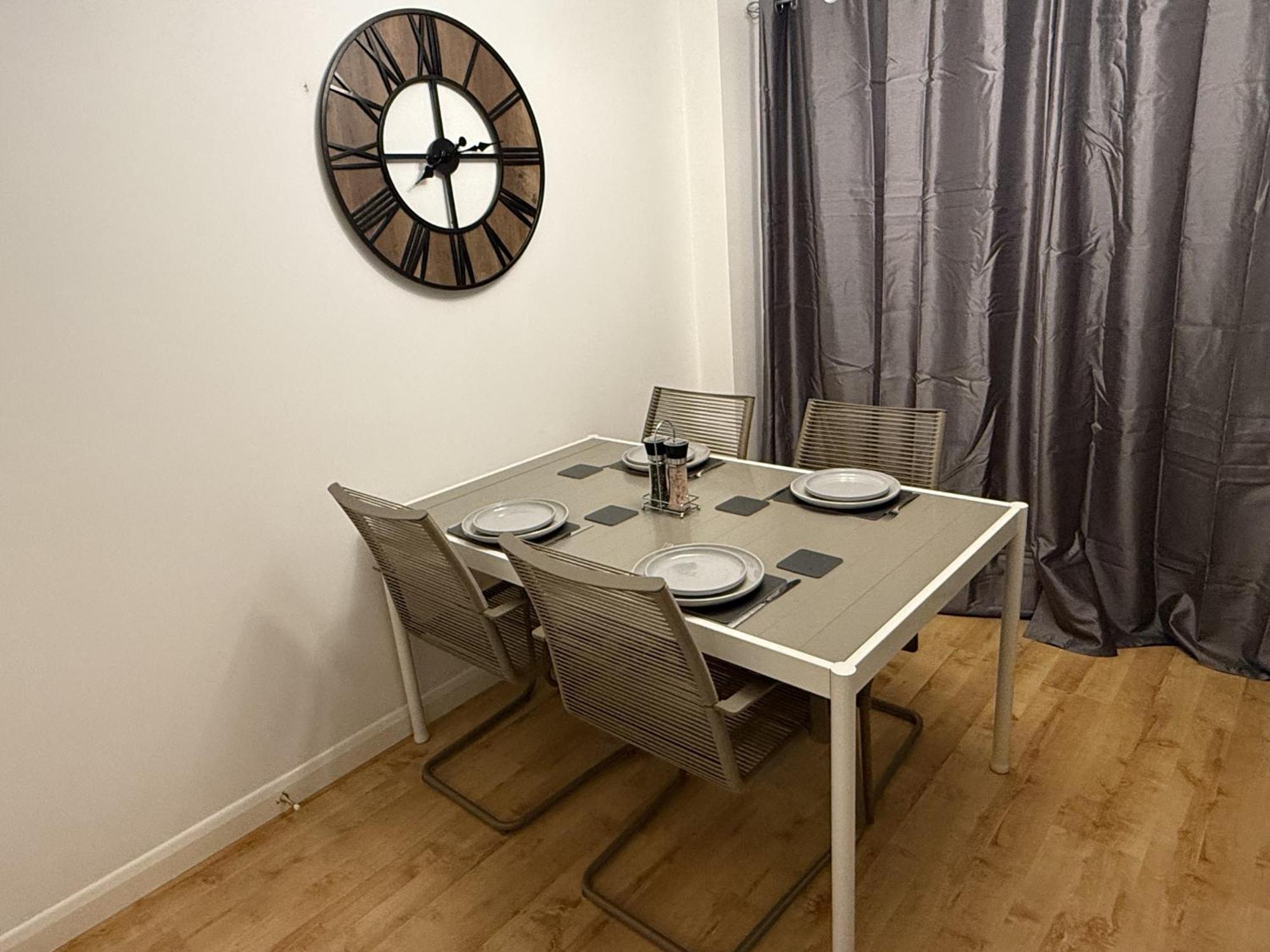 Cov - 3 Bed - Two Park Spaces - Contractors *