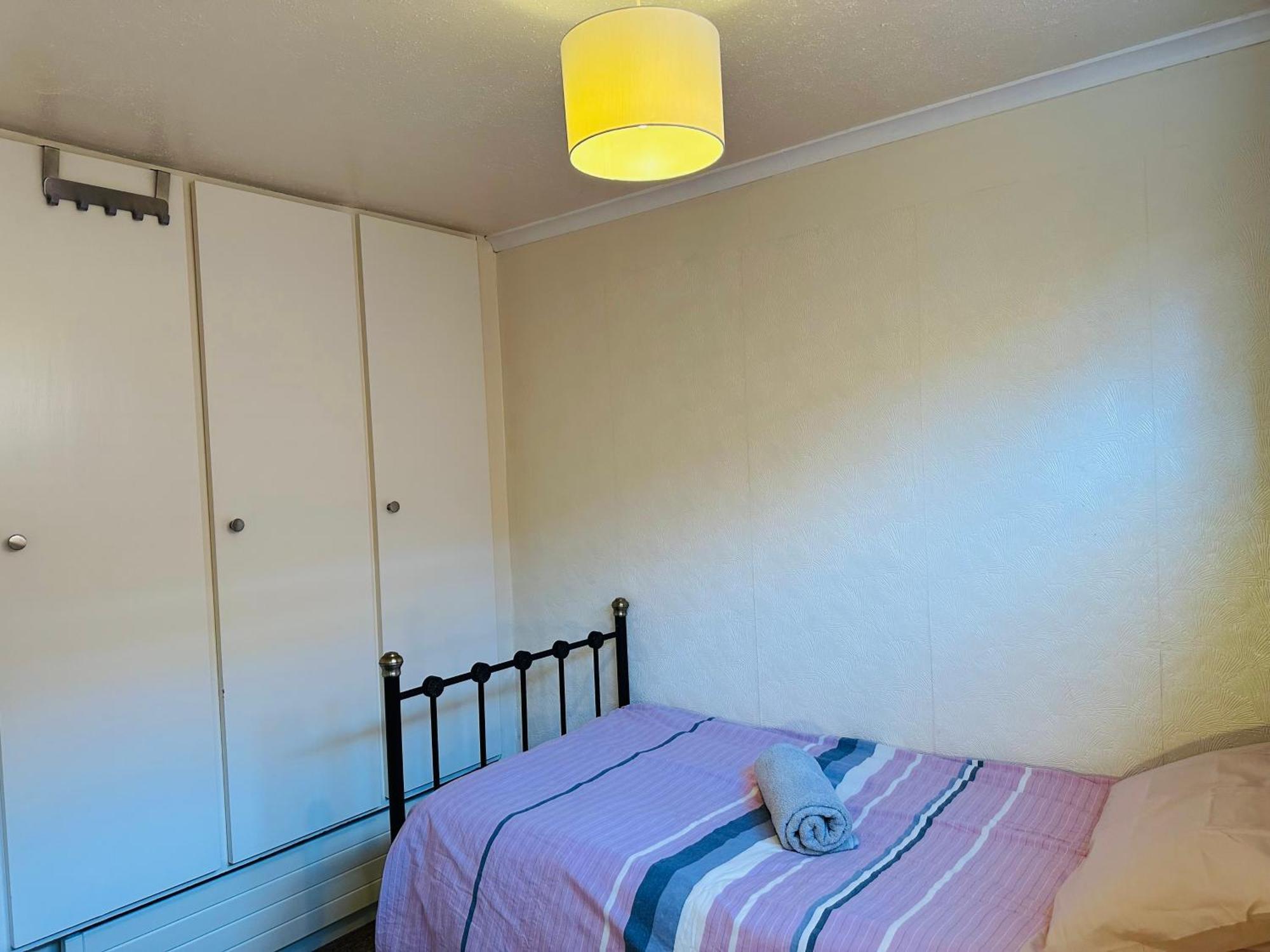 Casa de hóspedes Single Close To Uni & Supermarket & Free Parking *