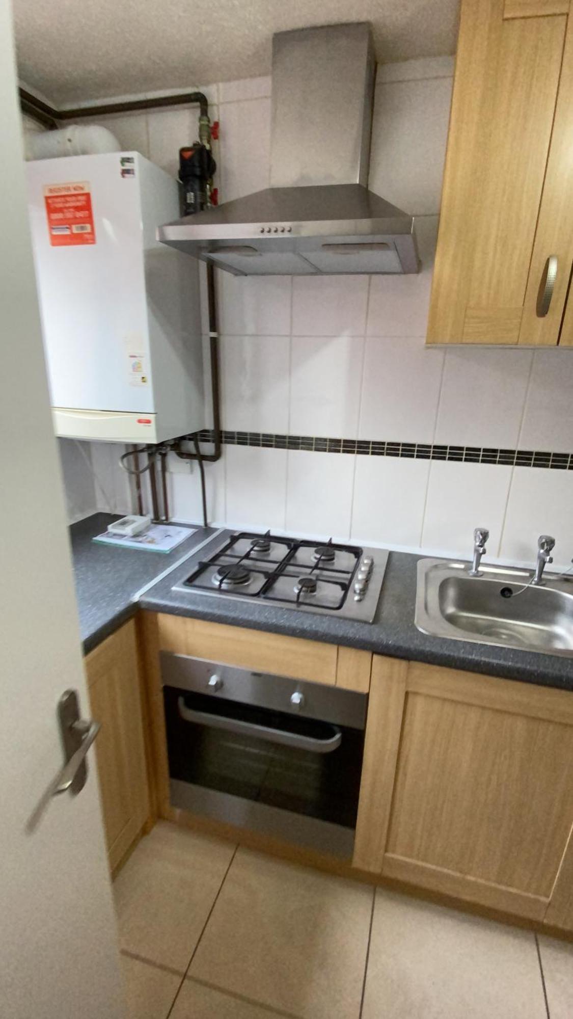 Single Close To Uni & Supermarket & Free Parking Coventry