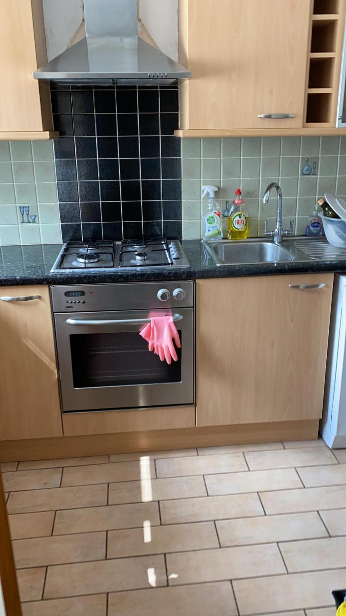 Double Close To Uni & Shopping Center & Free Parking