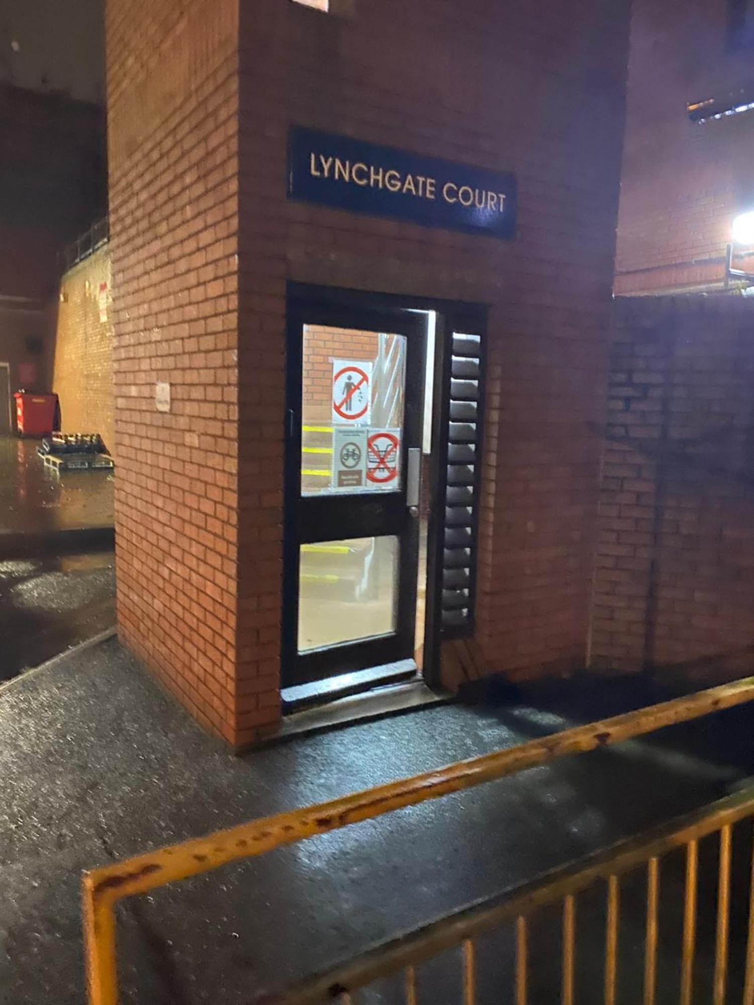 Double Close To Uni & Shopping Center & Free Parking Guest house