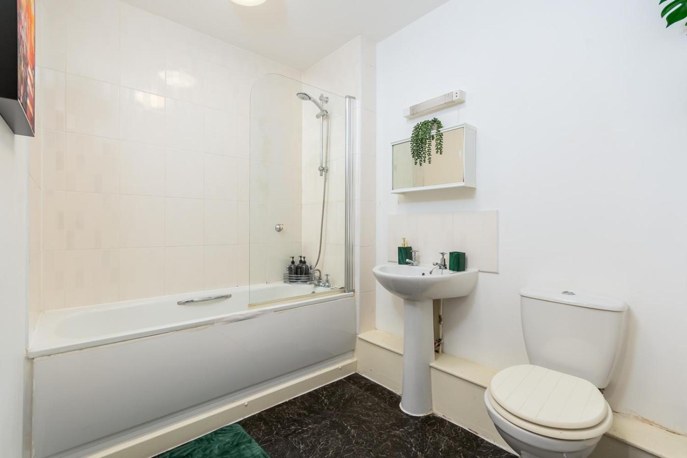 Flat Free Parking Sleeps 6 Apartment Coventry