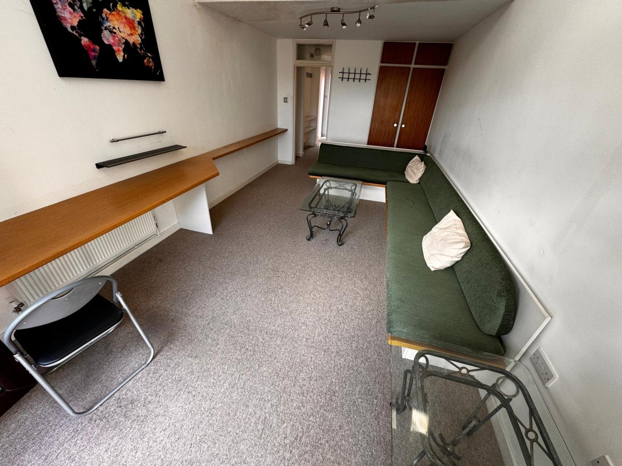 Two-bedroom Flat Close To Uni & Shopping Center With Free Parking Coventry